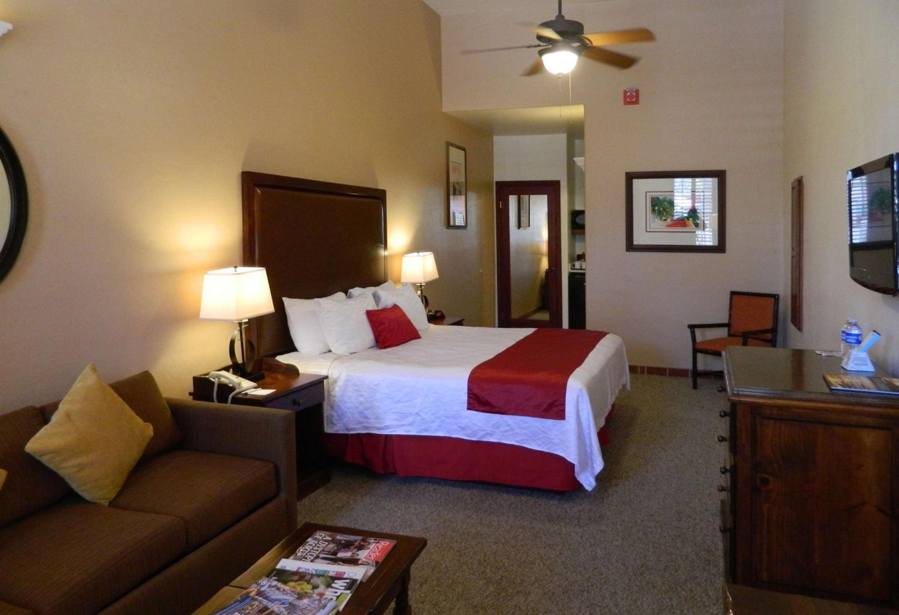 Queen Room with Sofa Bed - Non-Smoking - Photo 2
