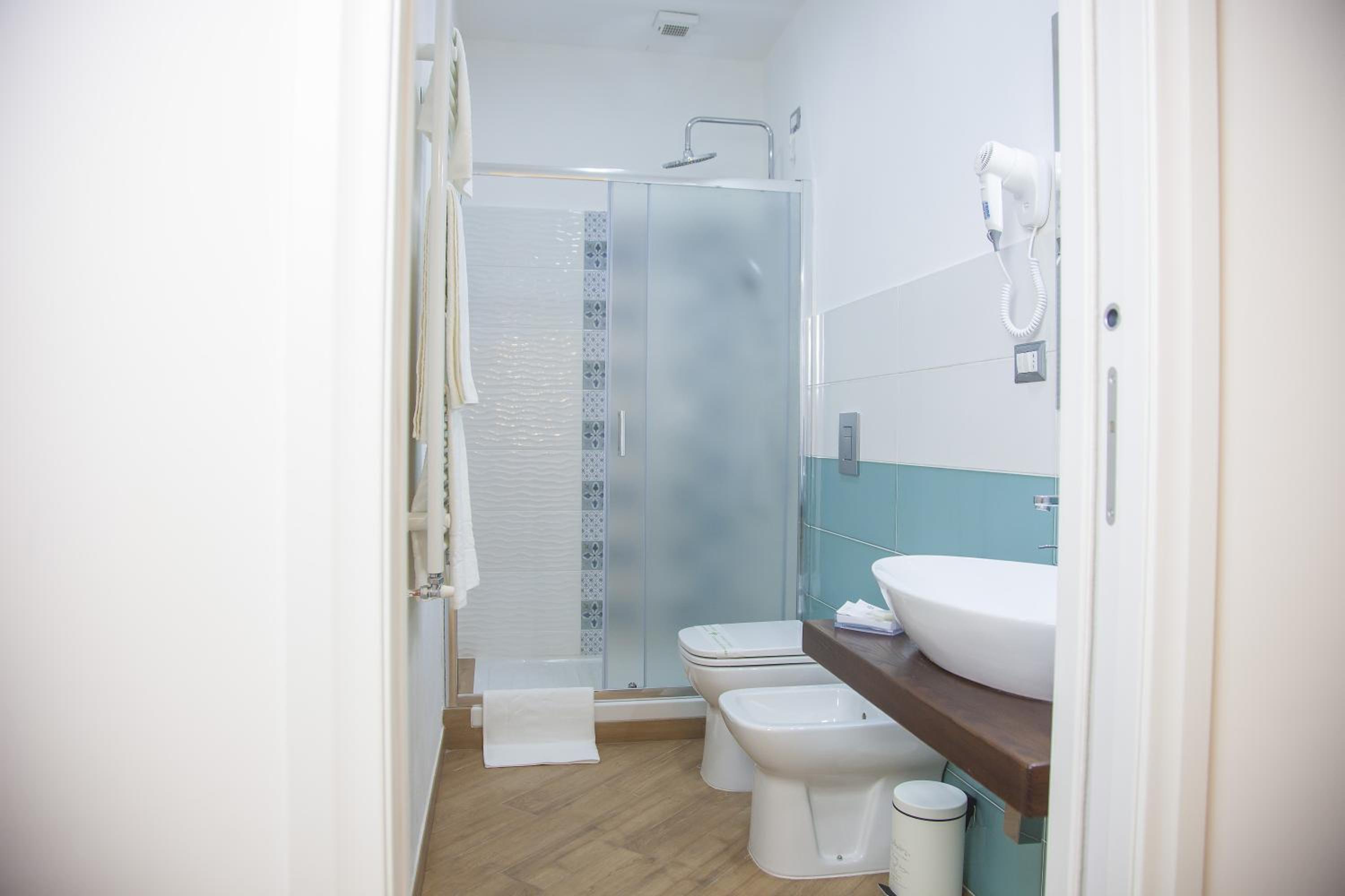 Double or Twin Room - Photo 6