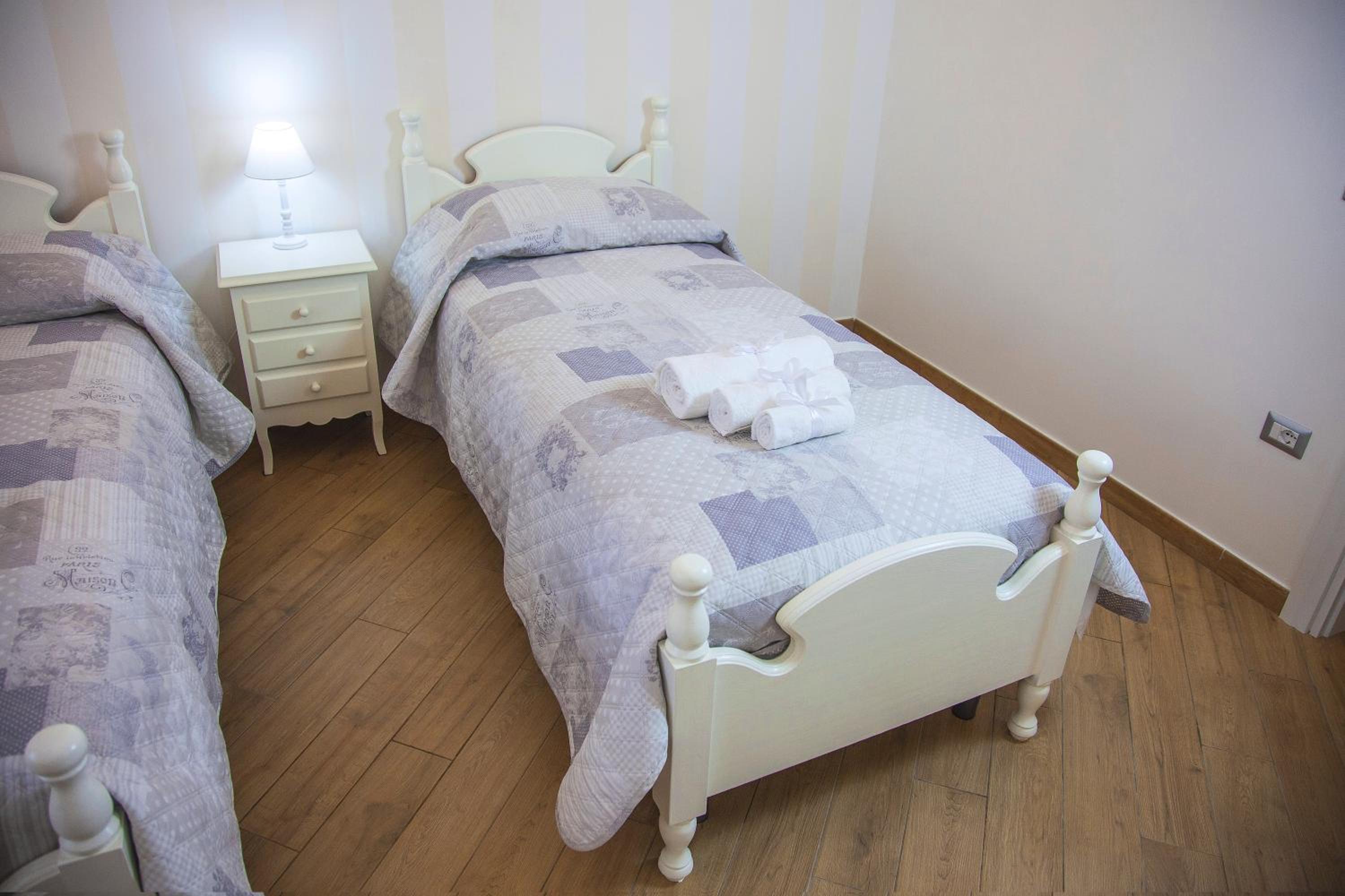Double or Twin Room - Photo 5
