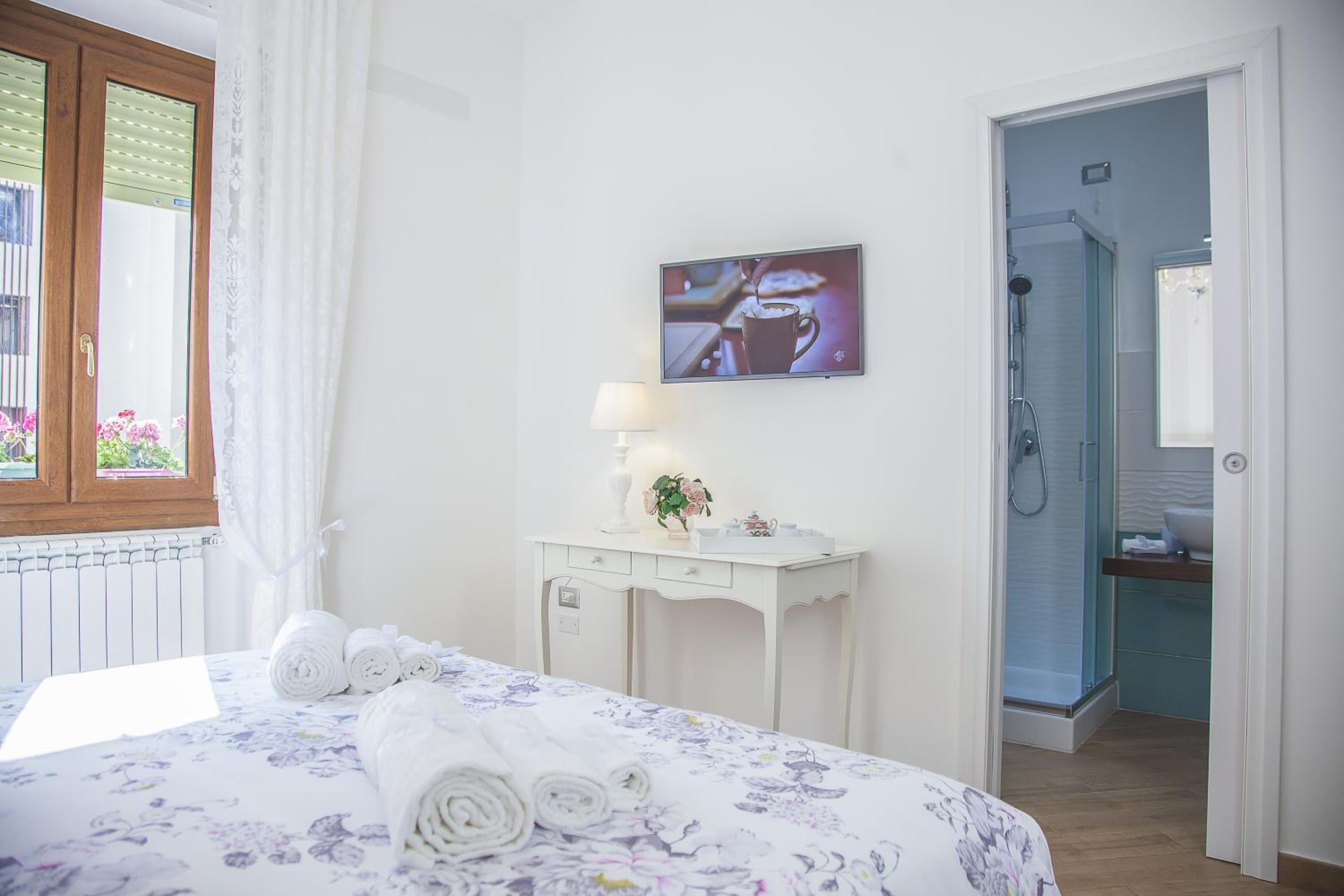 Double Room with Private Bathroom - Photo 16