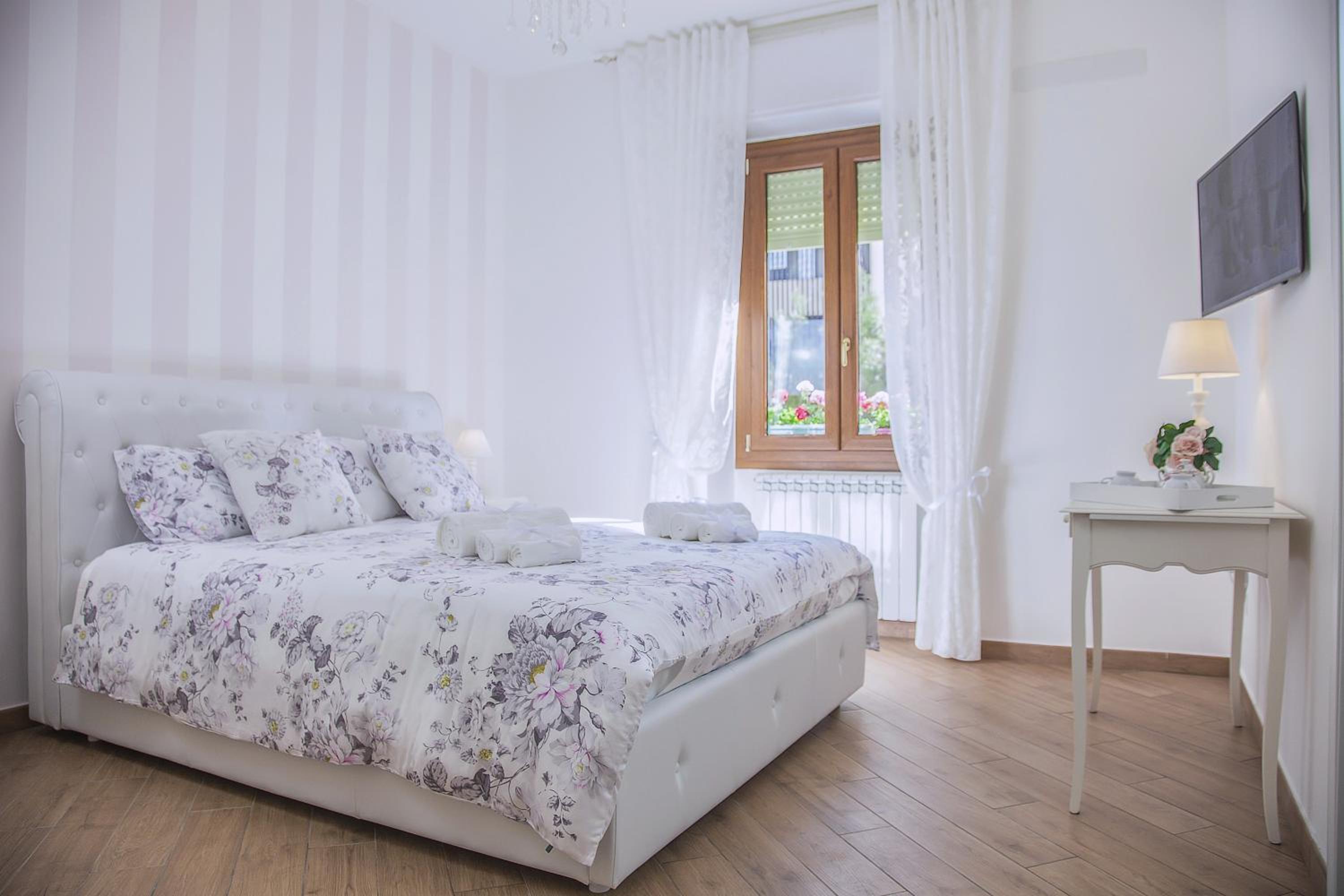 Double Room with Private Bathroom - Photo 13
