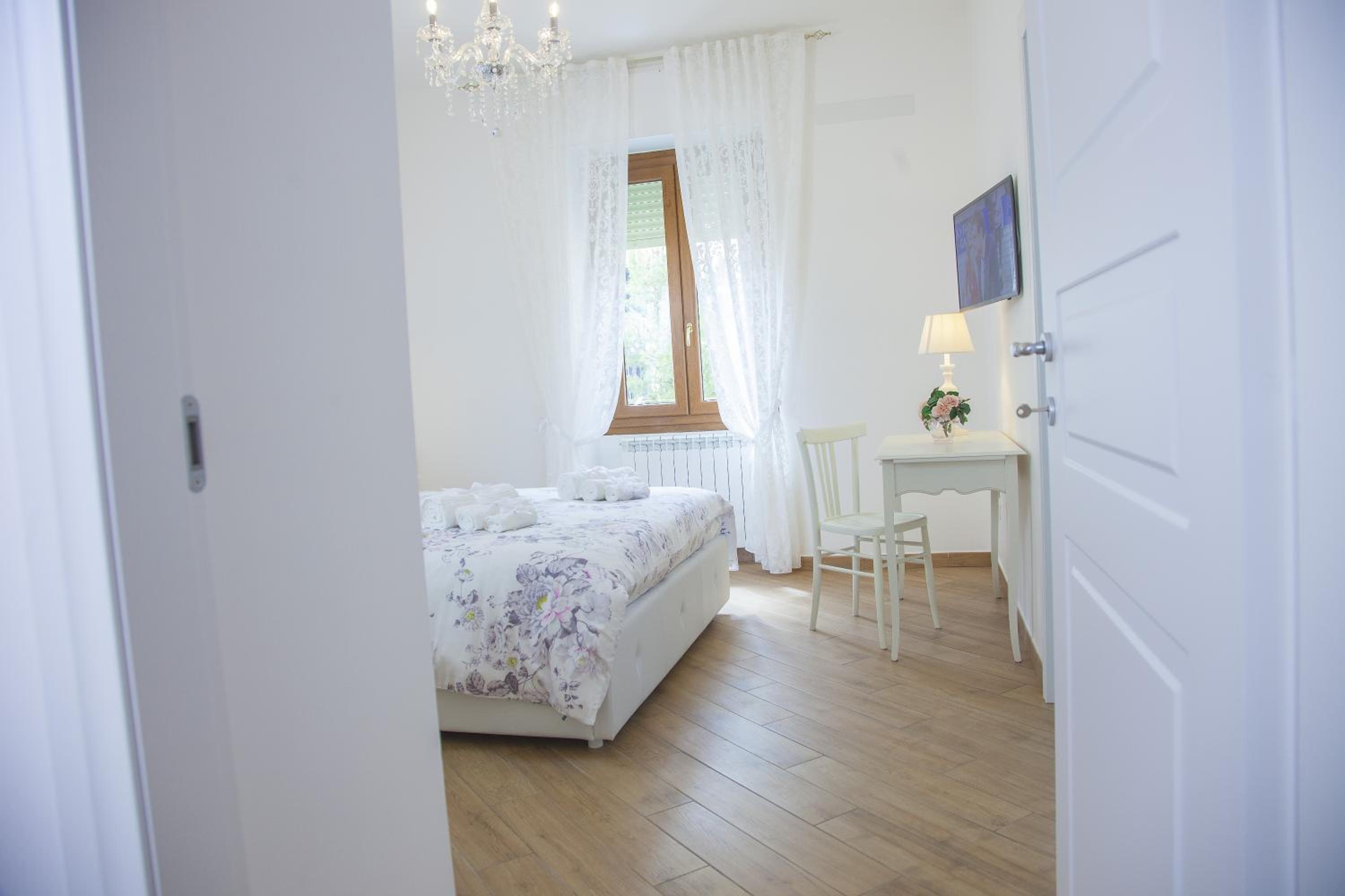 Double Room with Private Bathroom - Photo 7