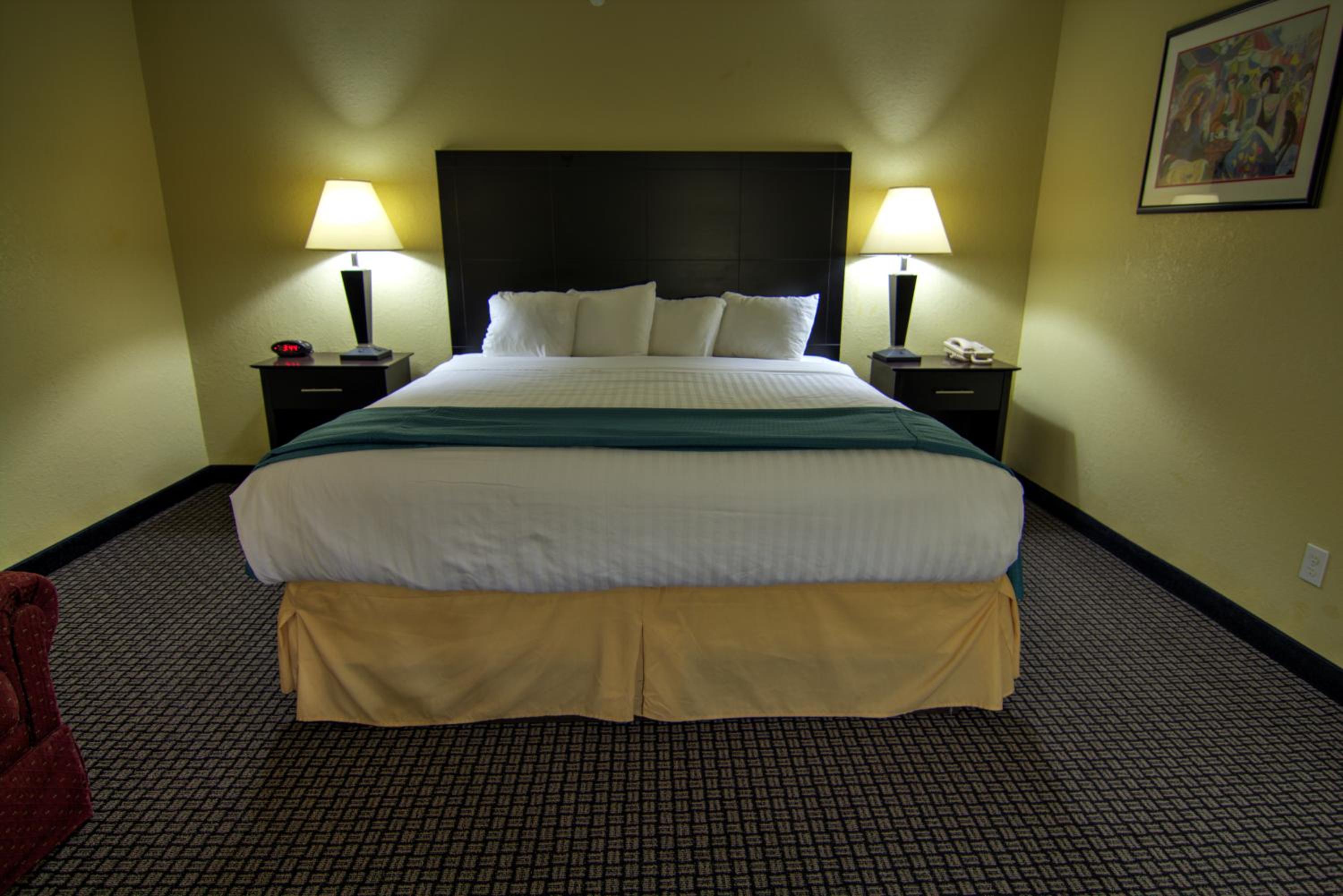Queen Room - Disability Access - Photo 4