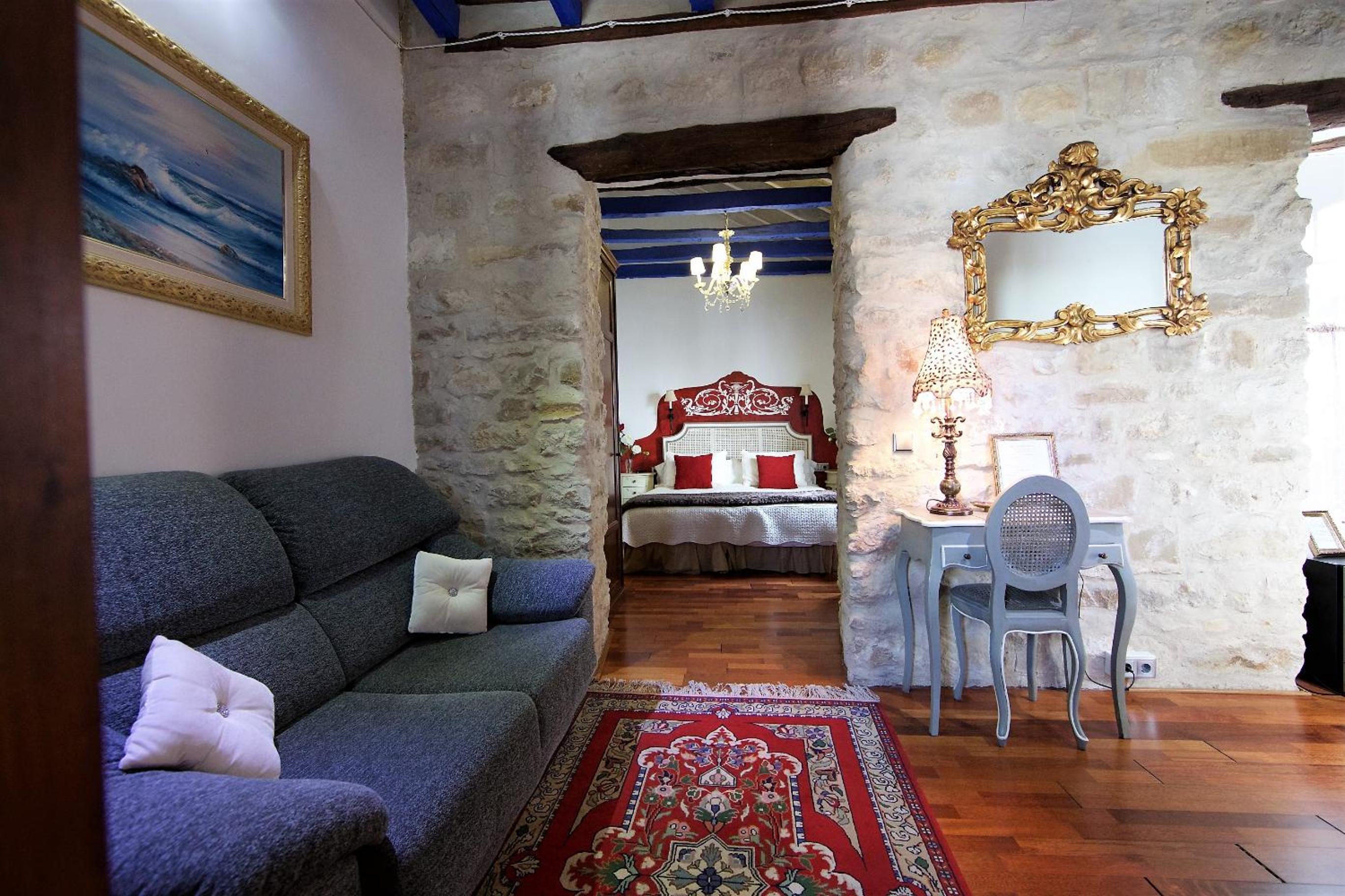 Charm Double Room - Photo 13