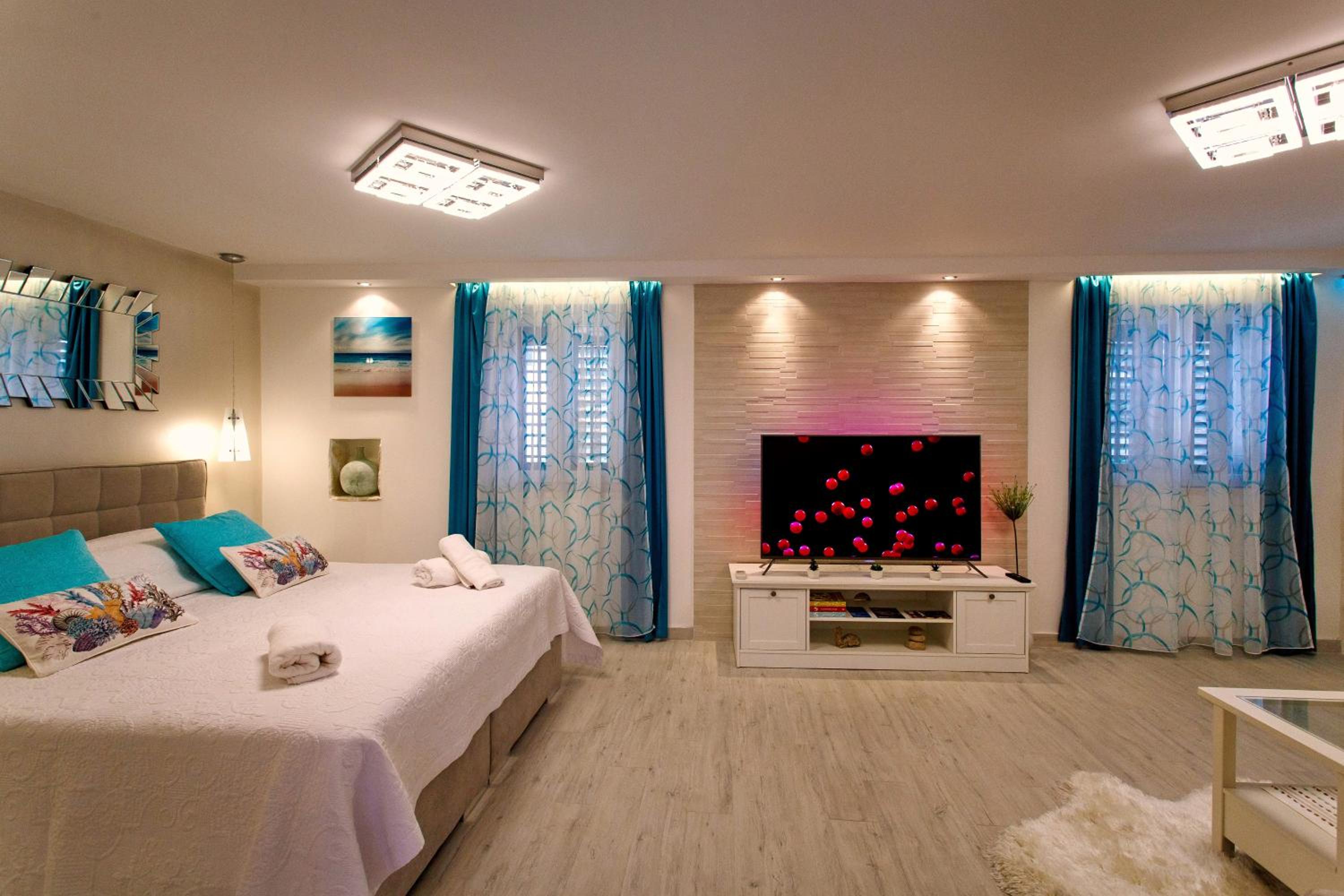 Luxury King Room with Terrace - Photo 5
