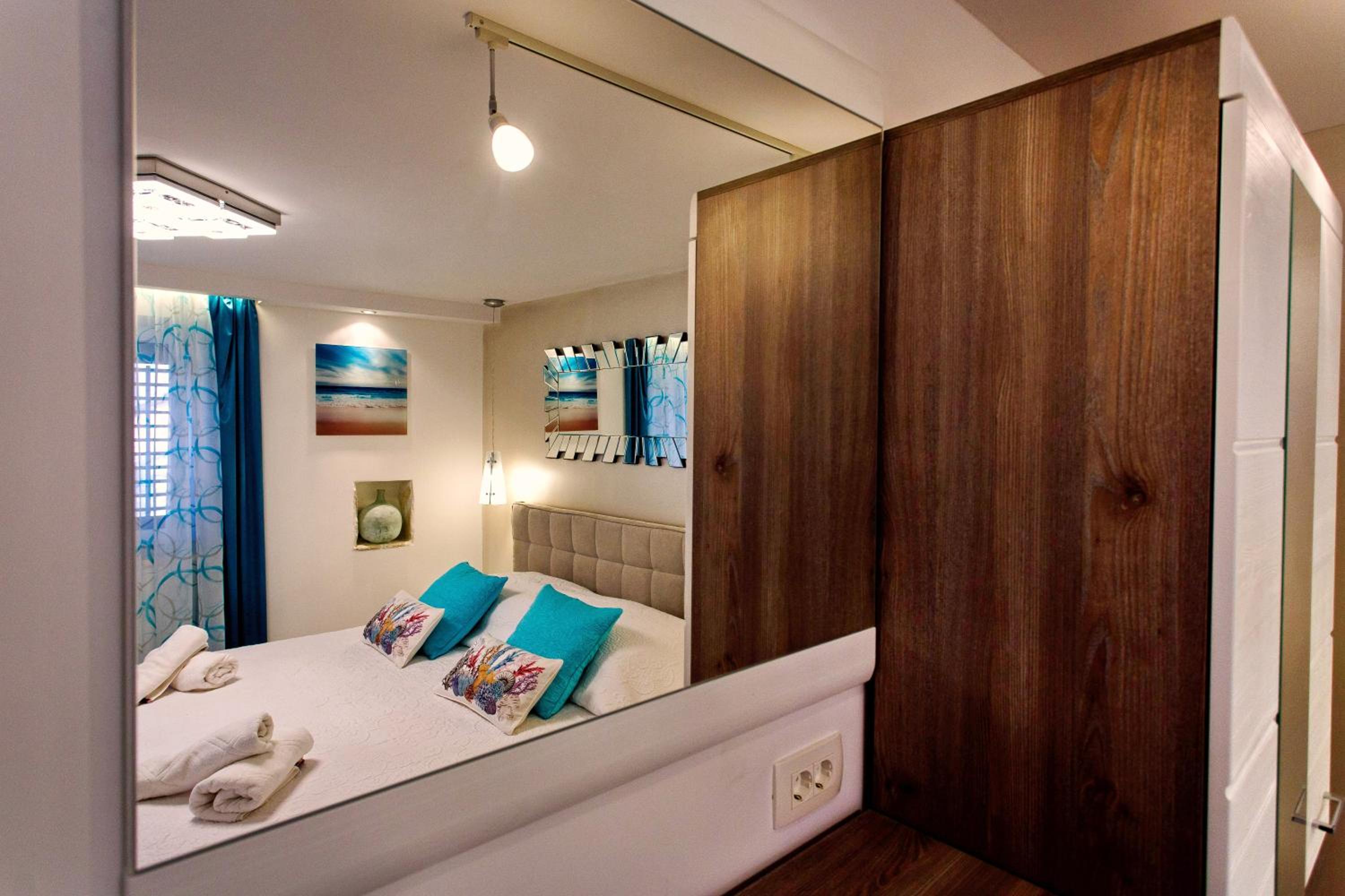 Luxury King Room with Terrace - Photo 8