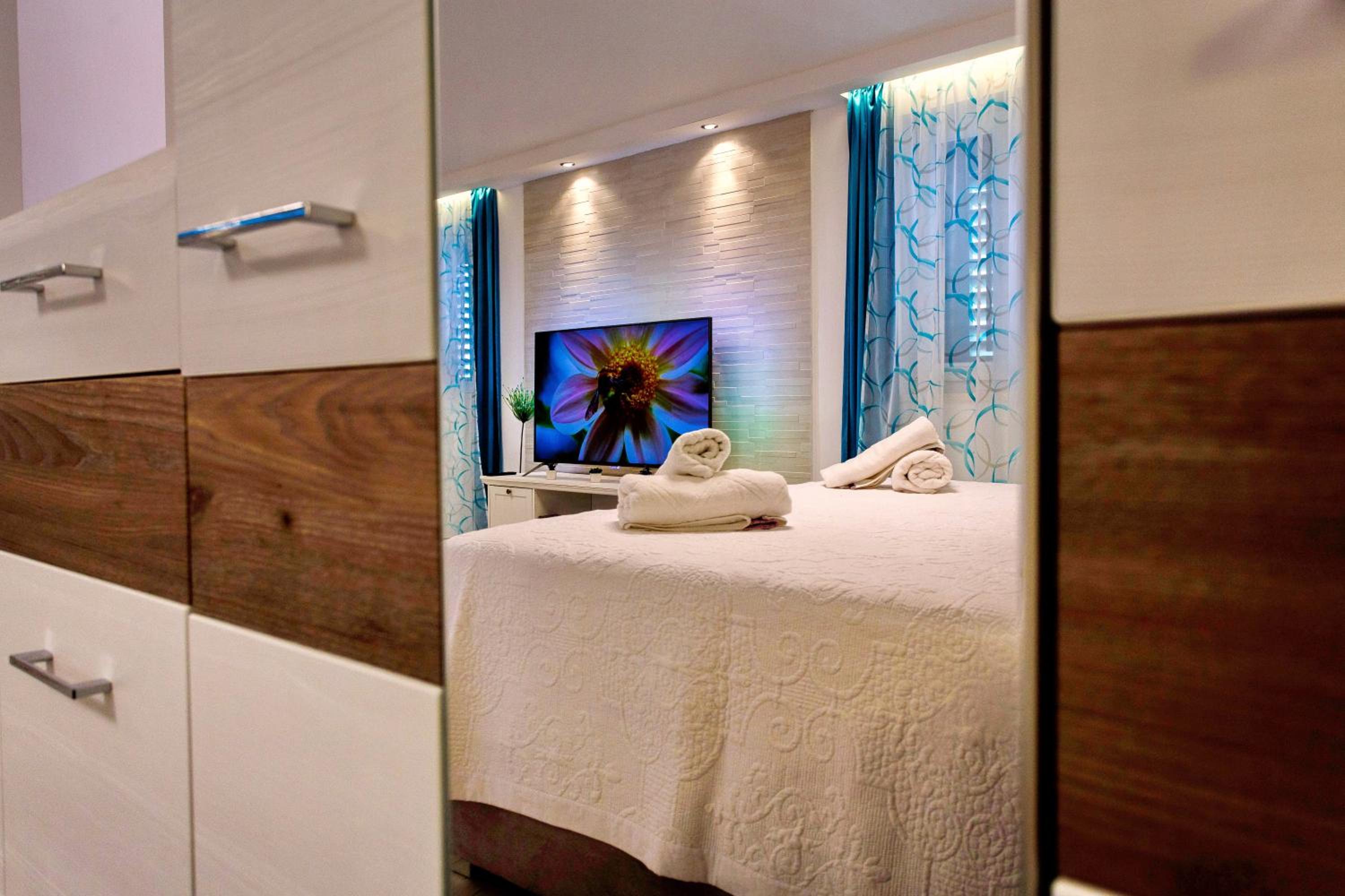 Luxury King Room with Terrace - Photo 6