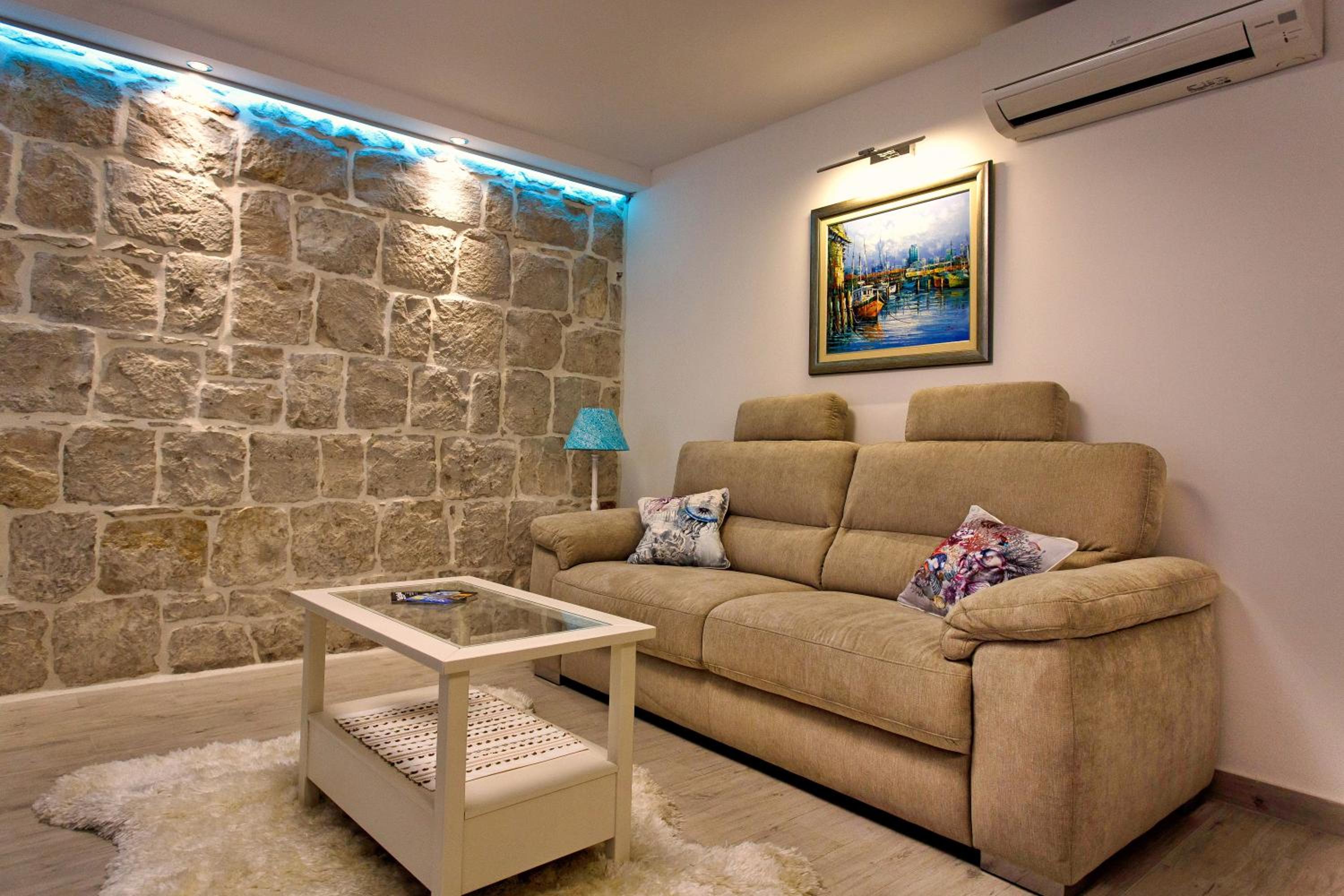 Luxury King Room with Terrace - Photo 10