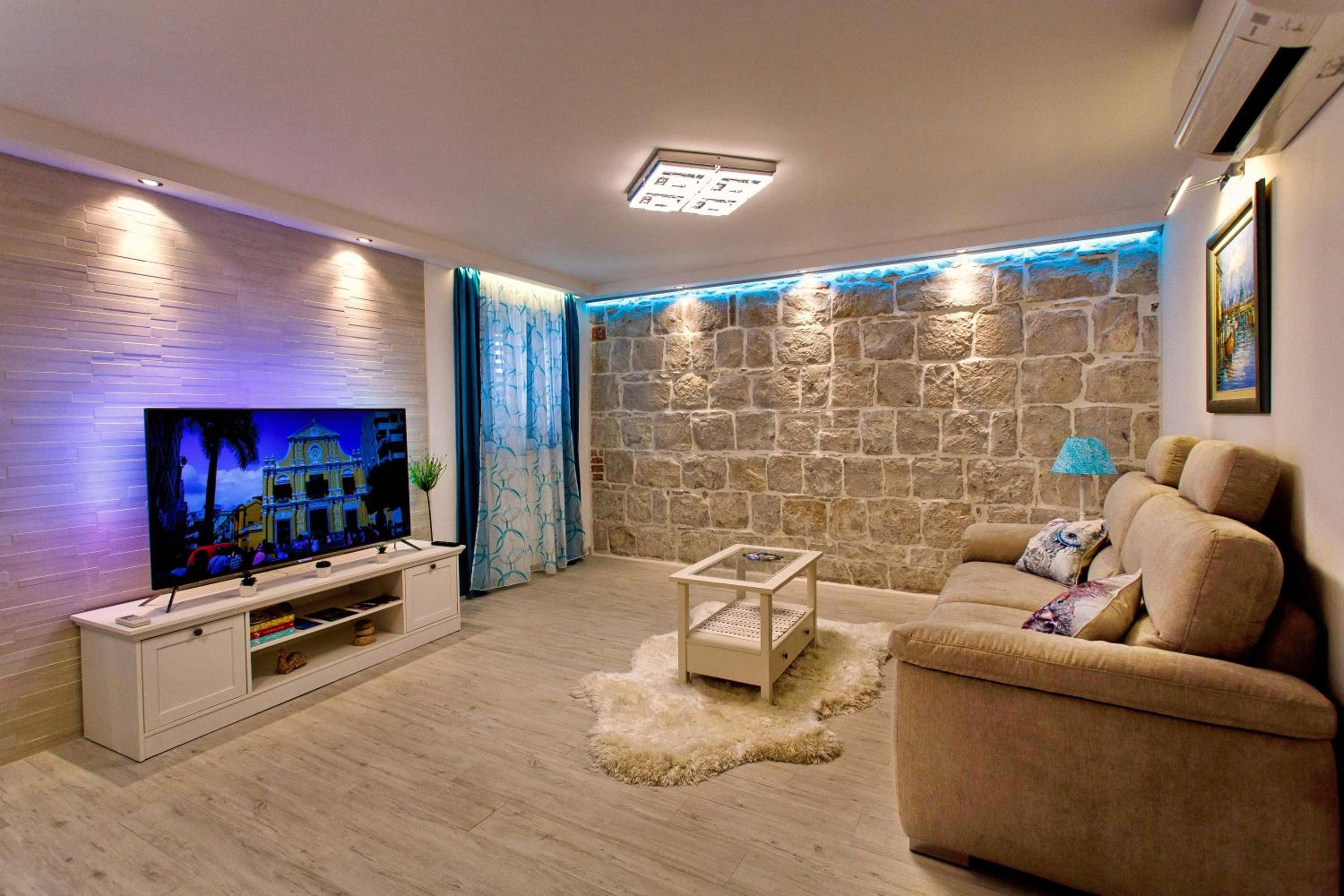Luxury King Room with Terrace - Photo 9