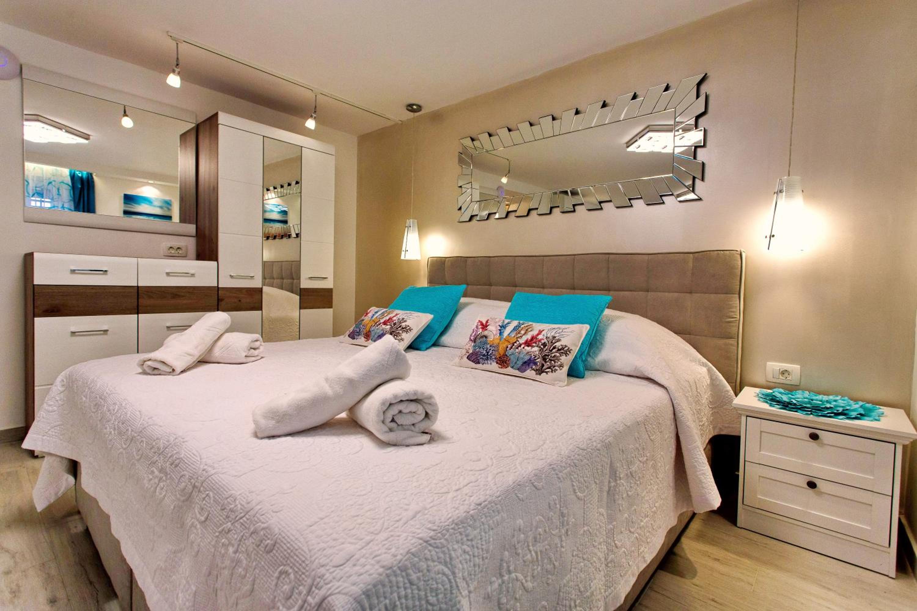 Luxury King Room with Terrace - Photo 15