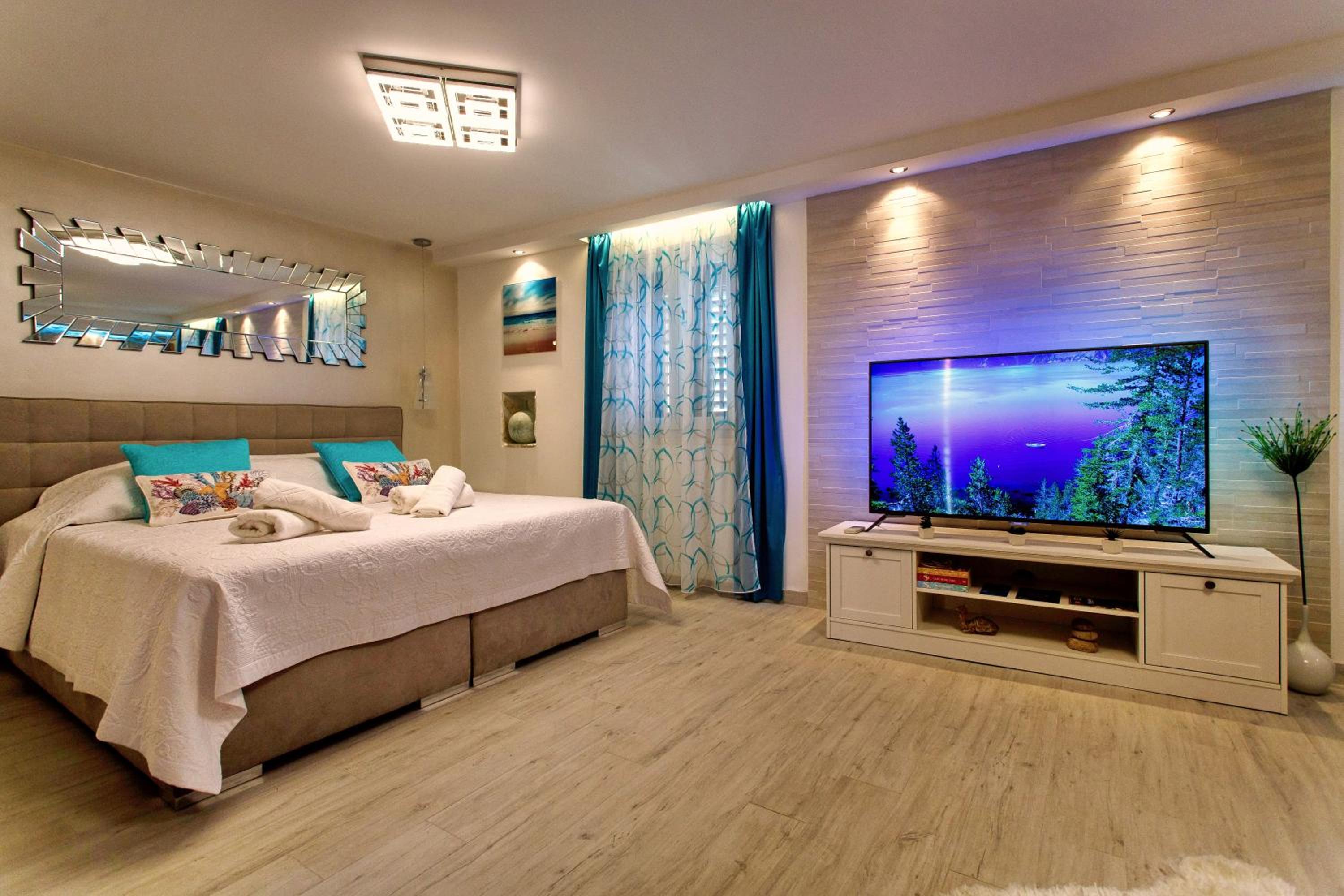 Luxury King Room with Terrace - Photo 13