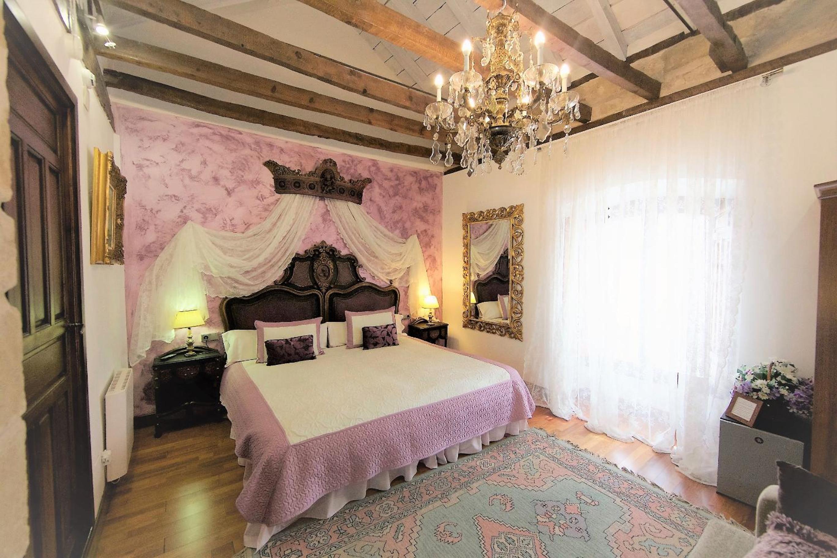 Deluxe Double Room - Photo 37