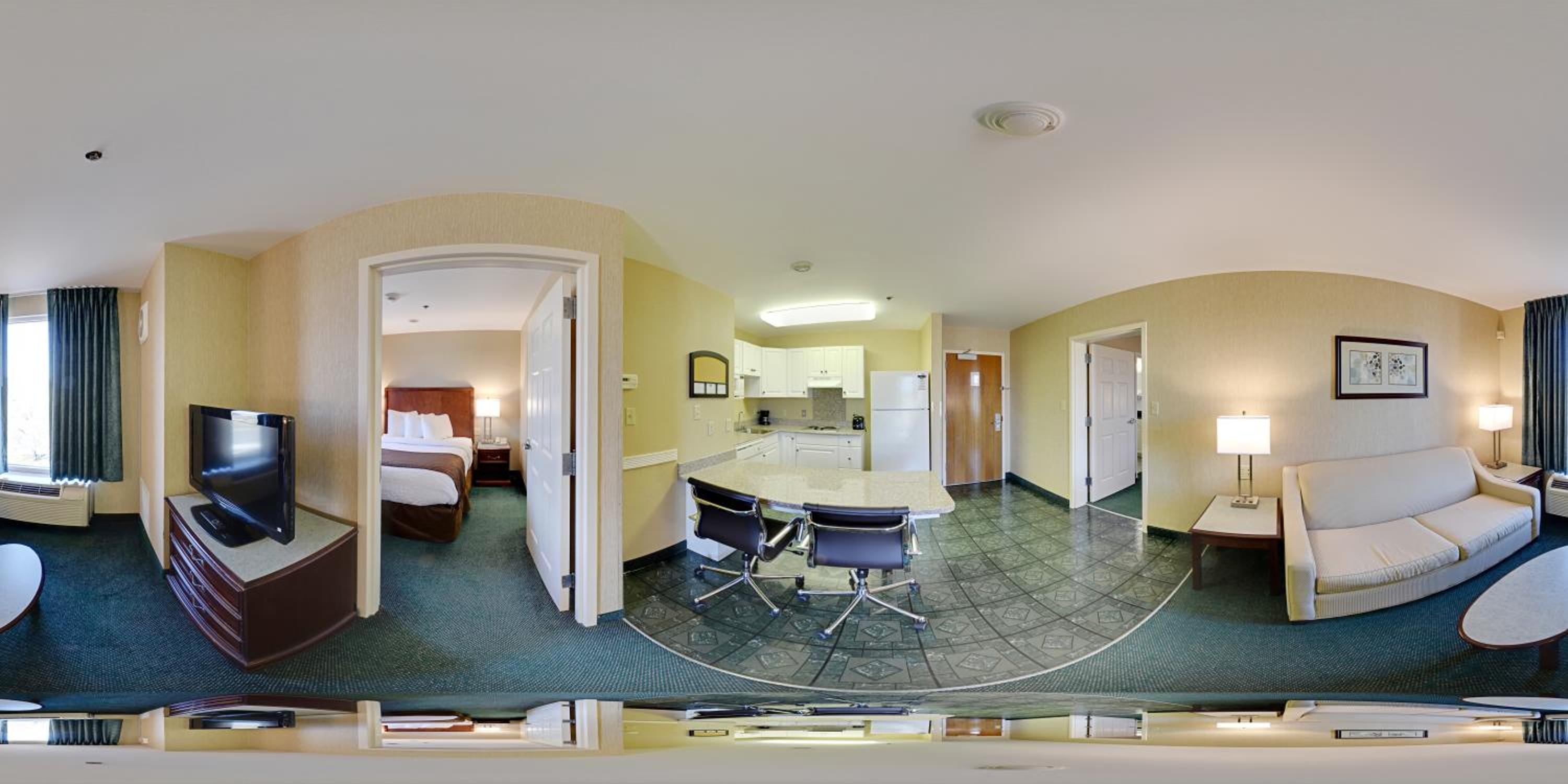 Queen Suite with Two Queen Beds and  Sofa Bed - Non-Smoking - Photo 2