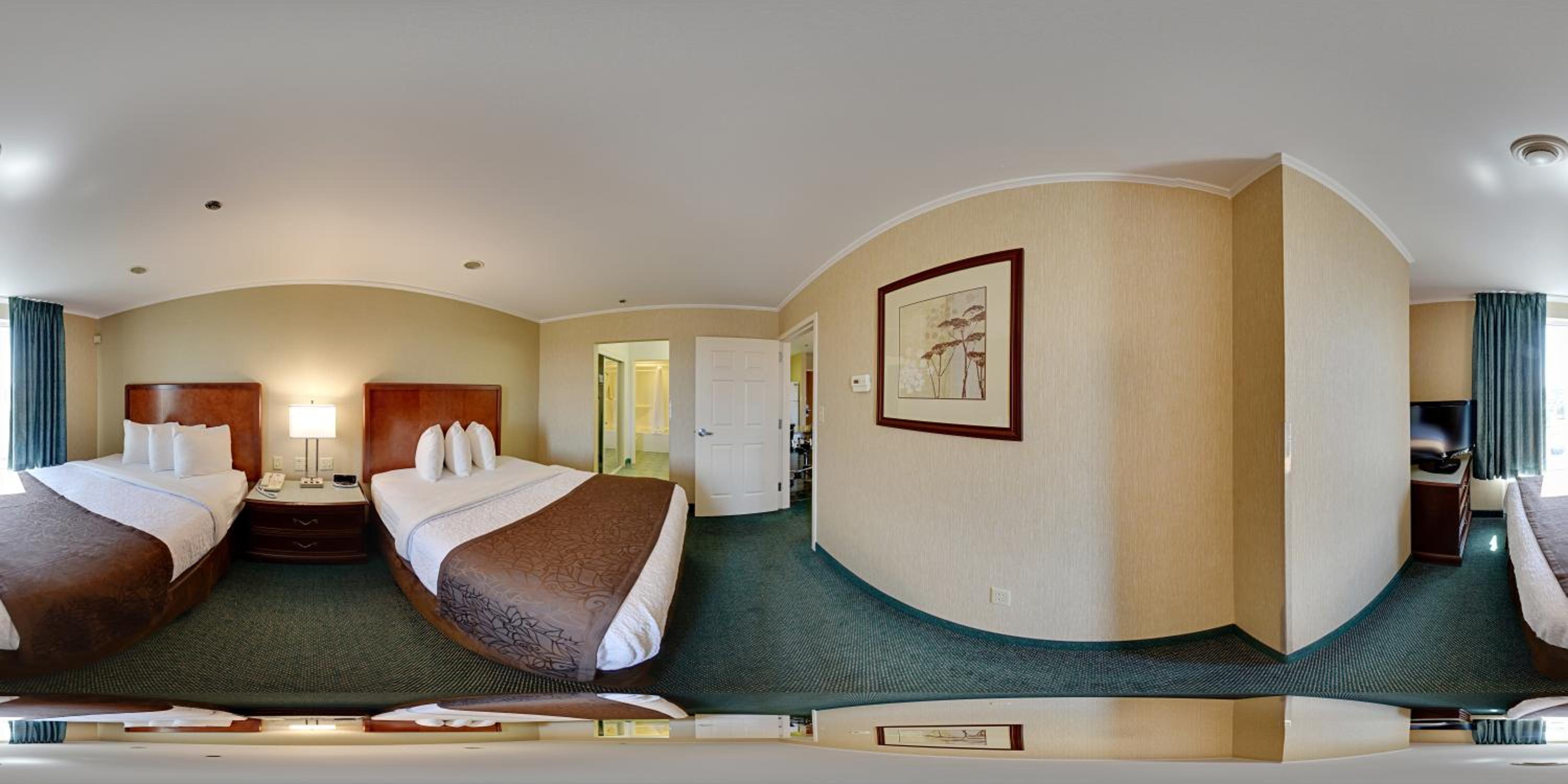 Queen Suite with Two Queen Beds and  Sofa Bed - Non-Smoking - Photo 3