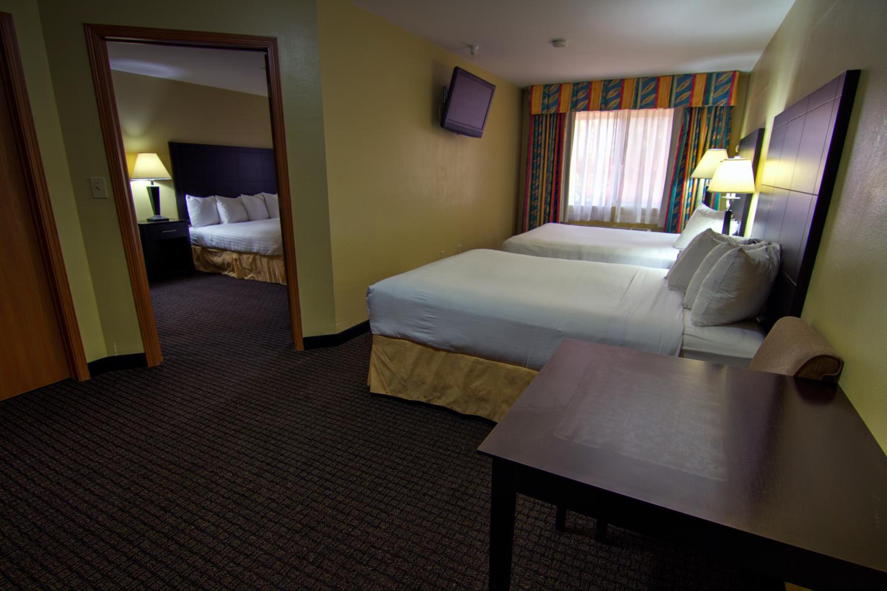 Two-Bedroom Suite - Photo 3
