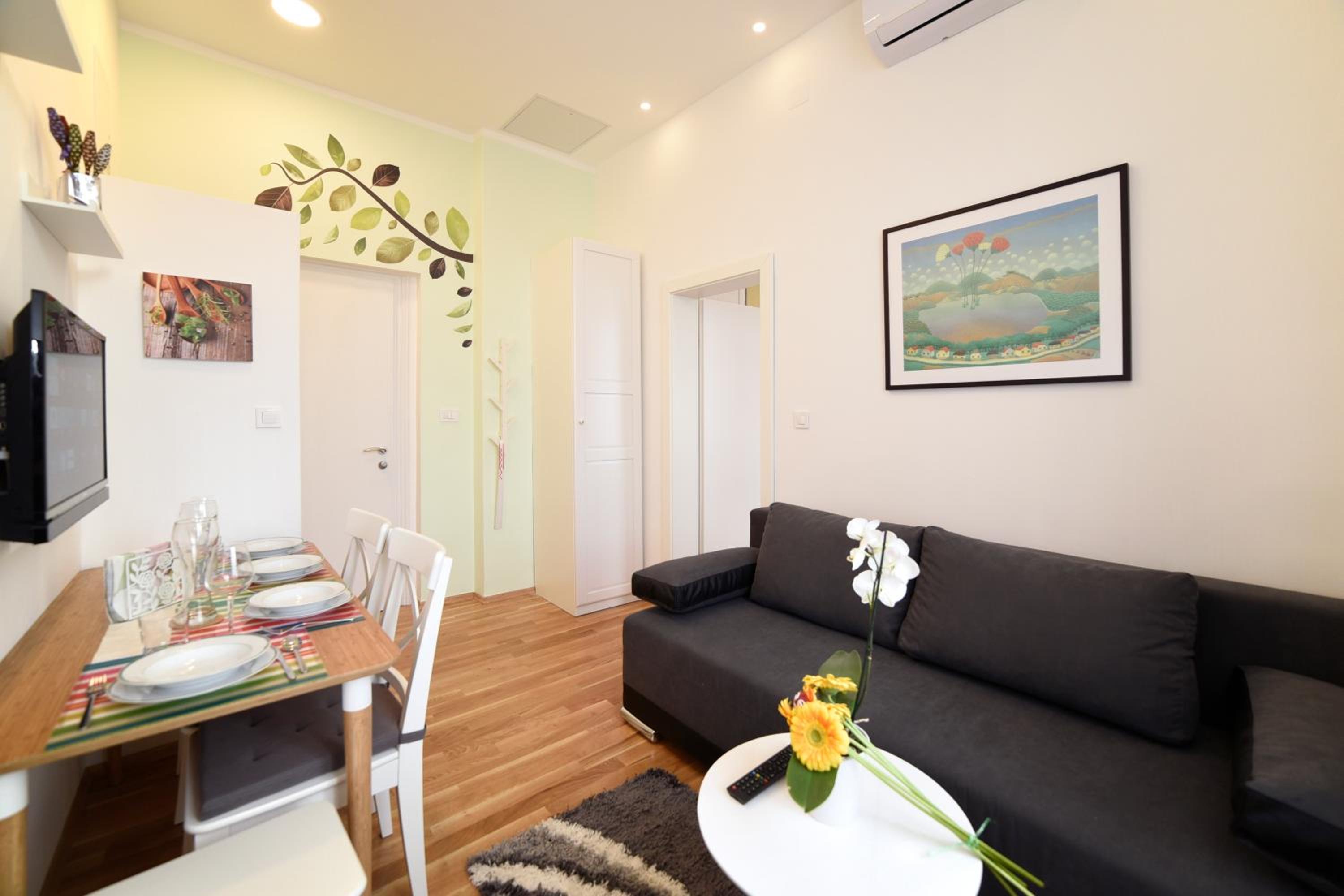 Apartment - Photo 3