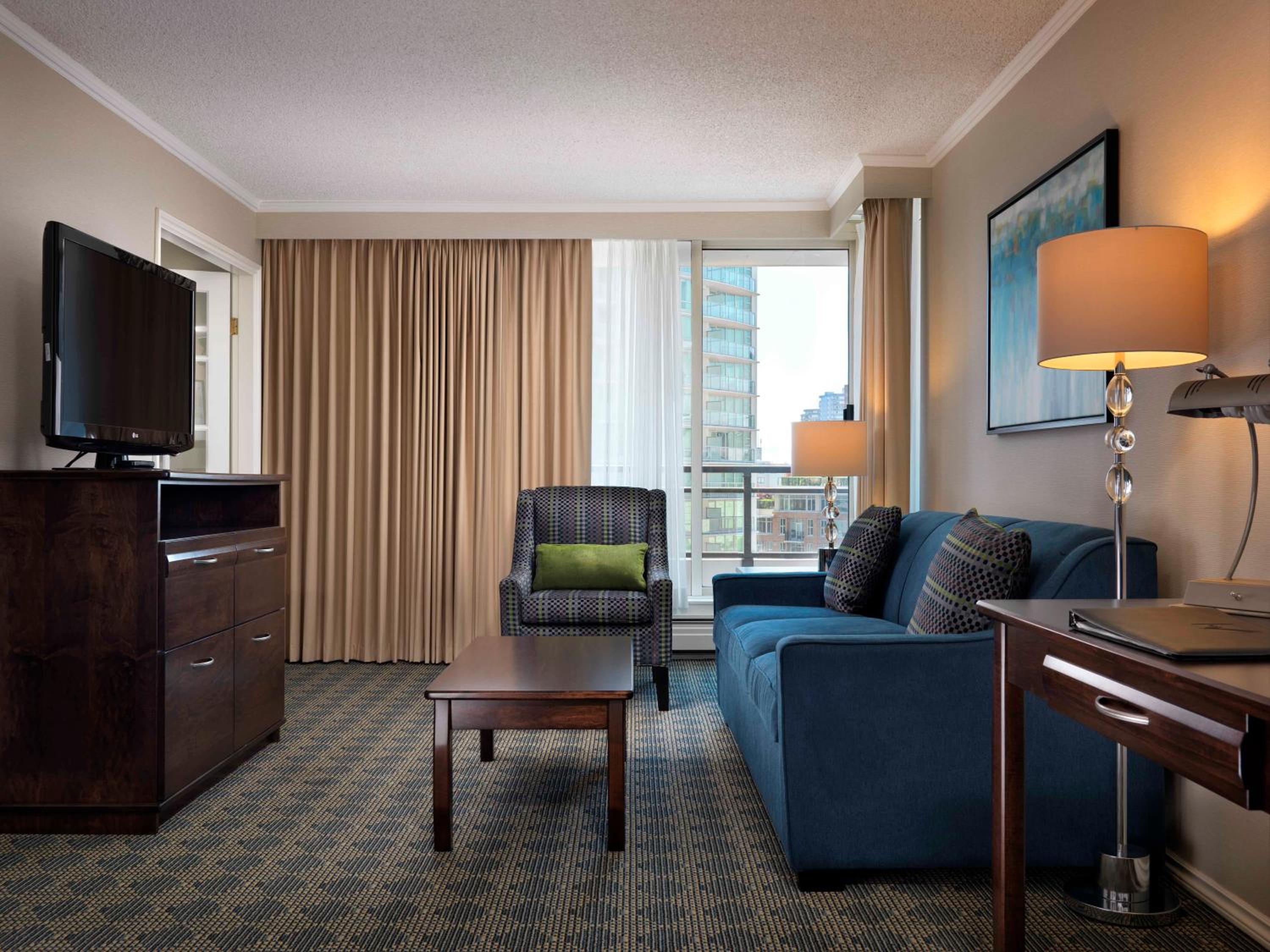 One-Bedroom Suite - Photo 2
