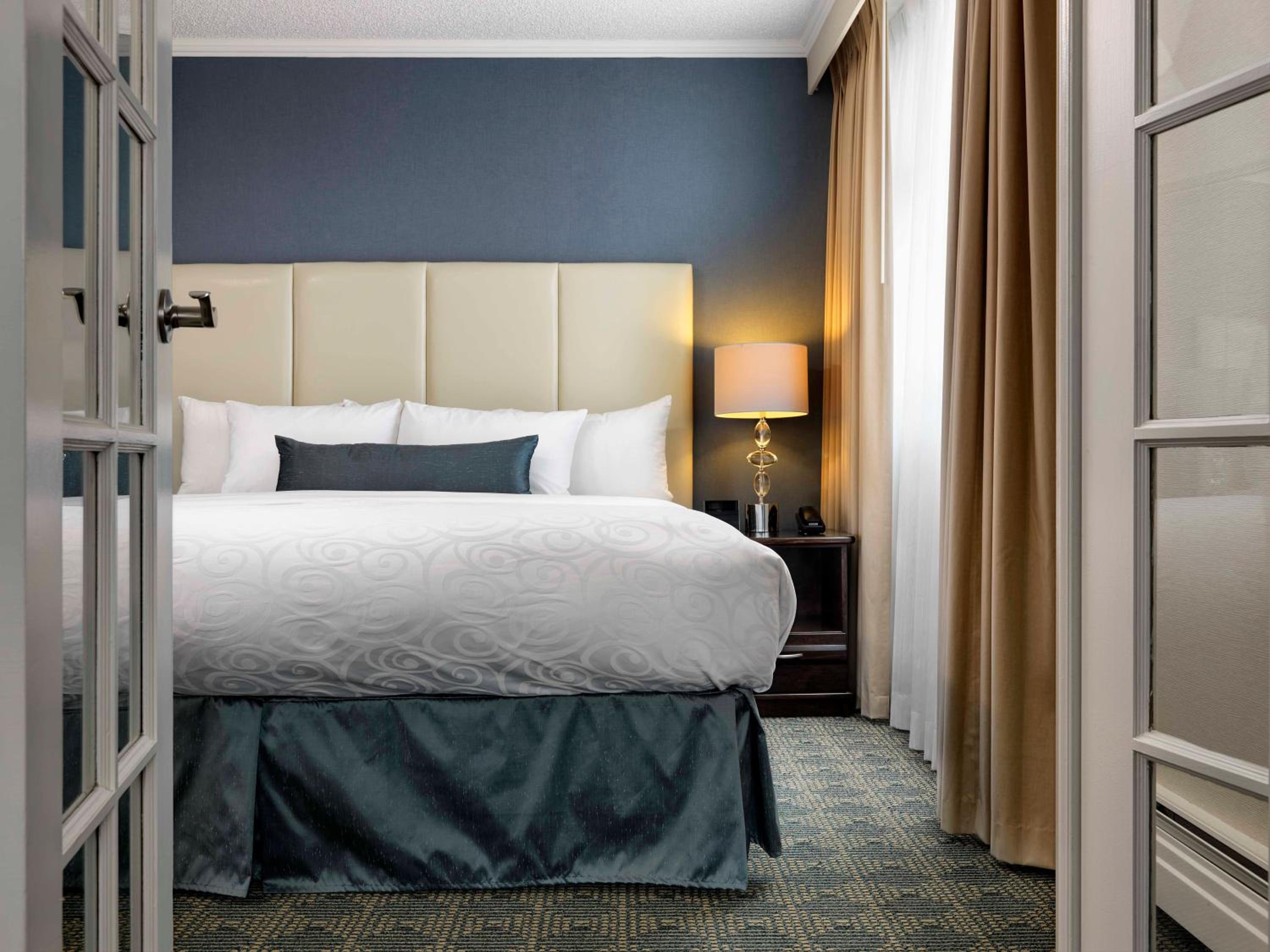 One-Bedroom Suite - Photo 1