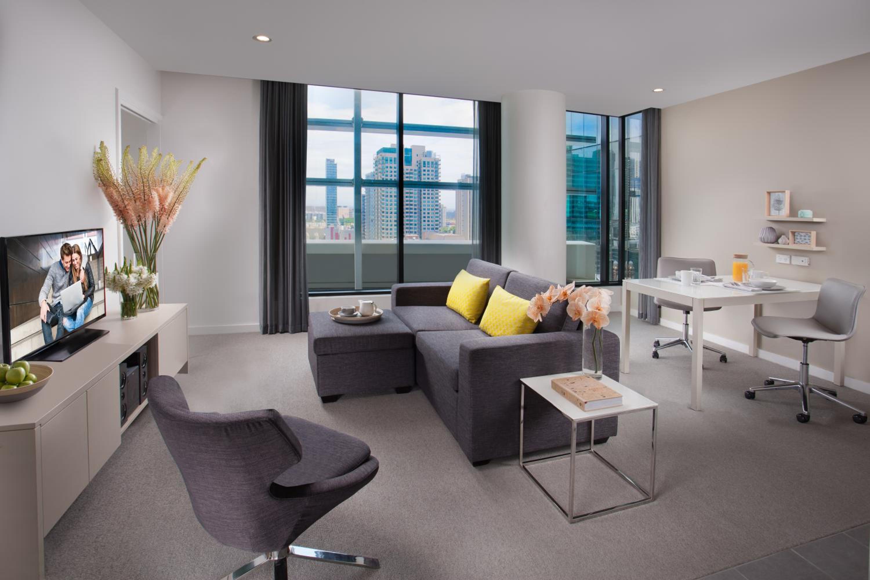 Executive One-Bedroom Apartment - Photo 1