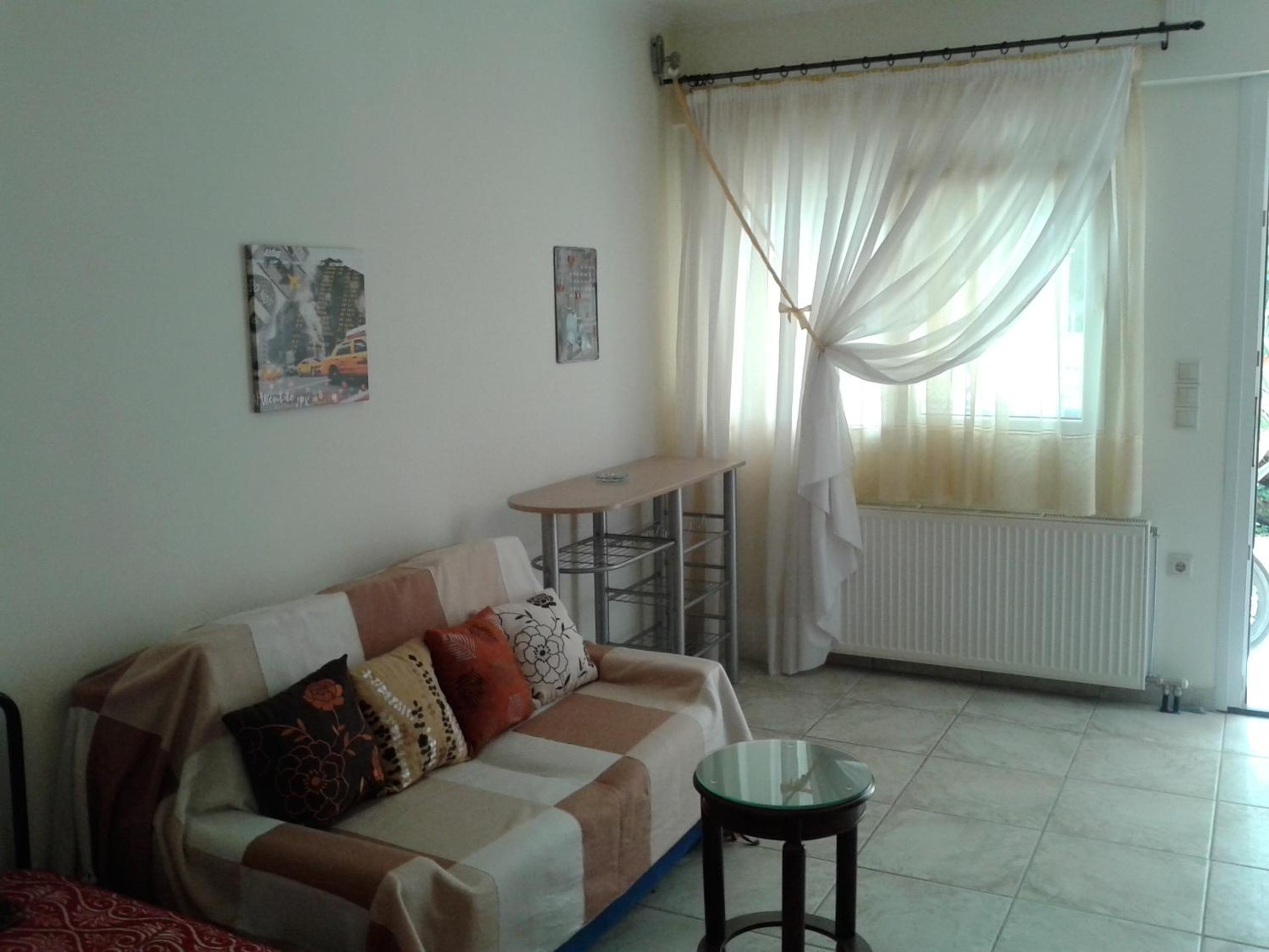 Studio Apartment - Photo 1