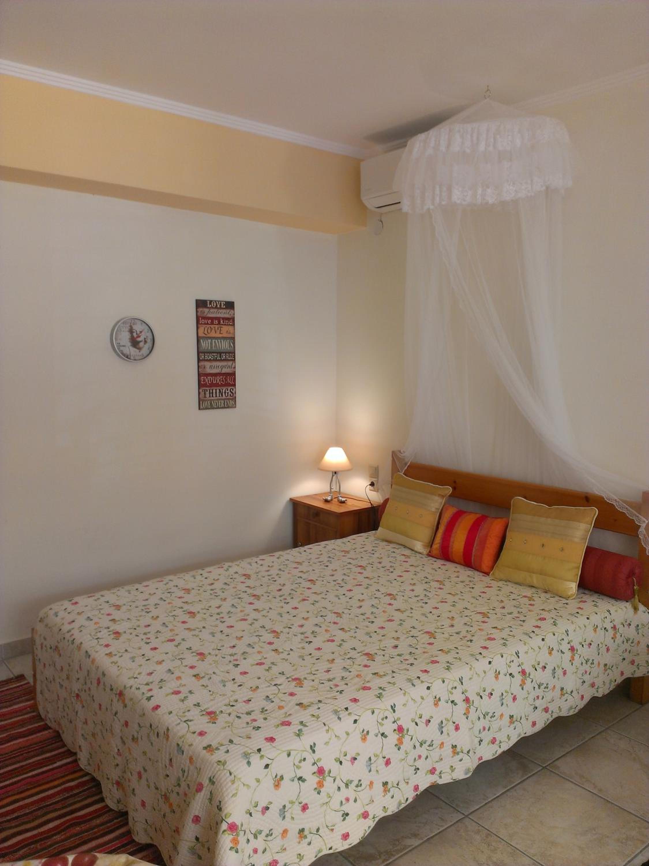 Studio Apartment - Photo 2