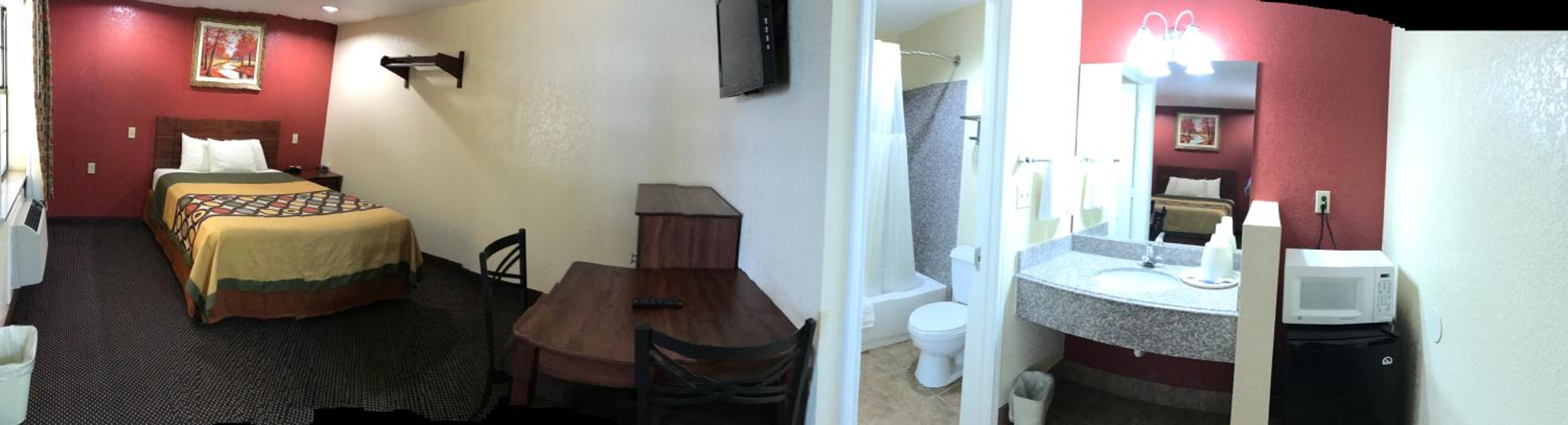 Queen Room - Non-Smoking photo 3