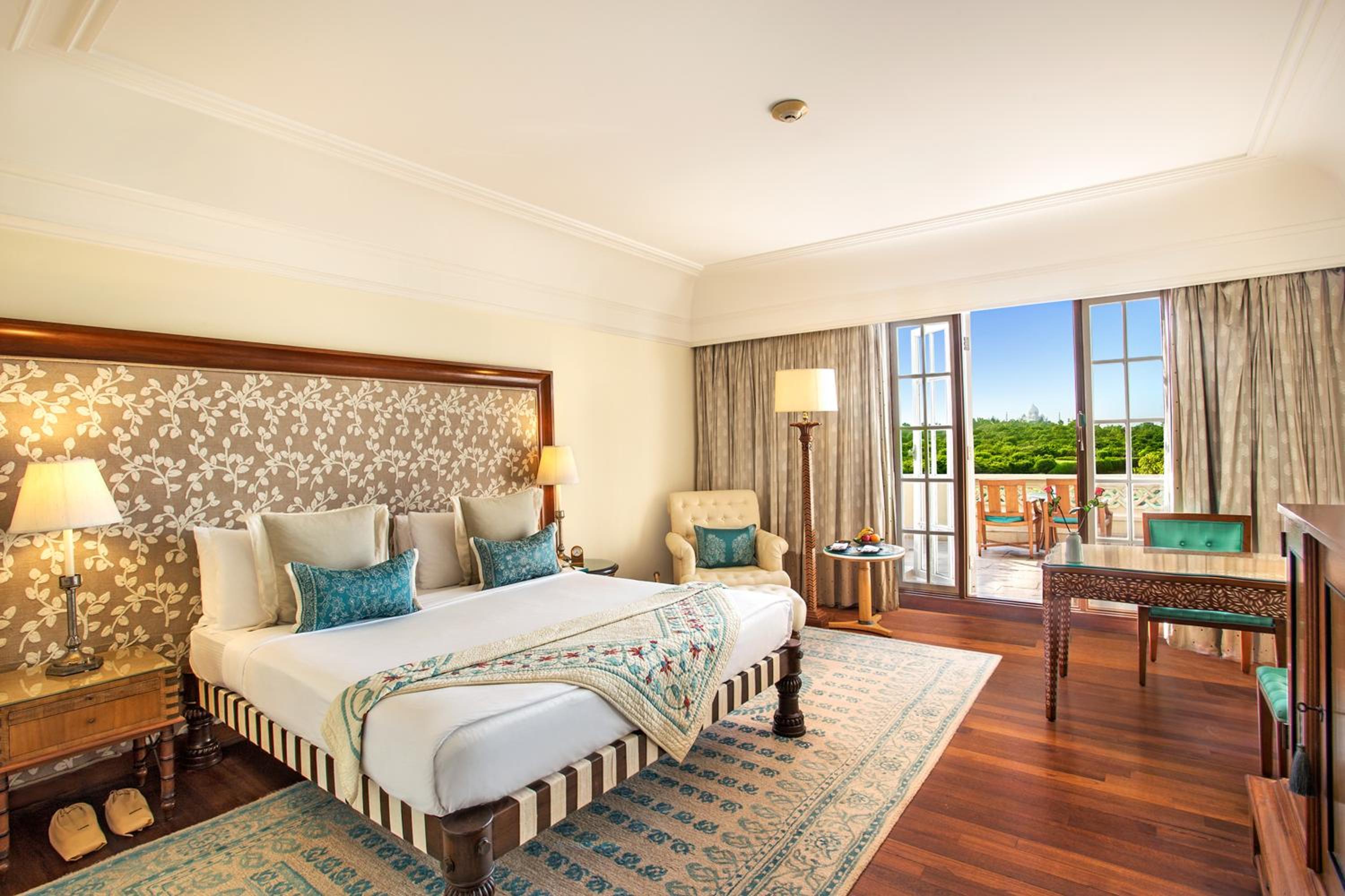 Premier Room With Balcony And Taj Mahal View