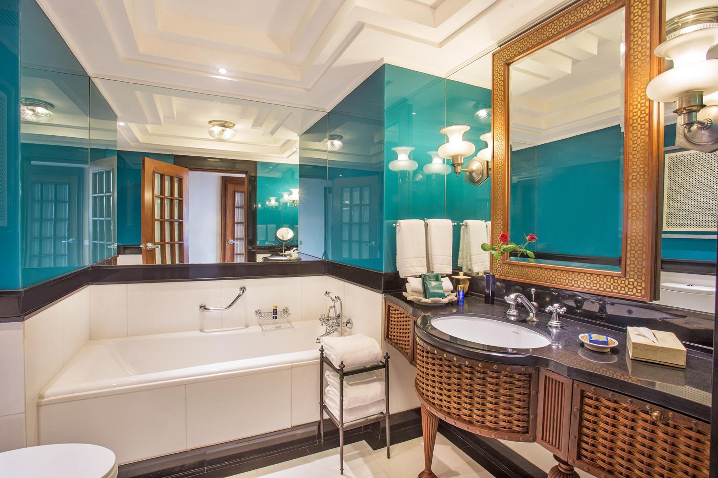 Premier Room with Balcony and Taj Mahal View (Twin)