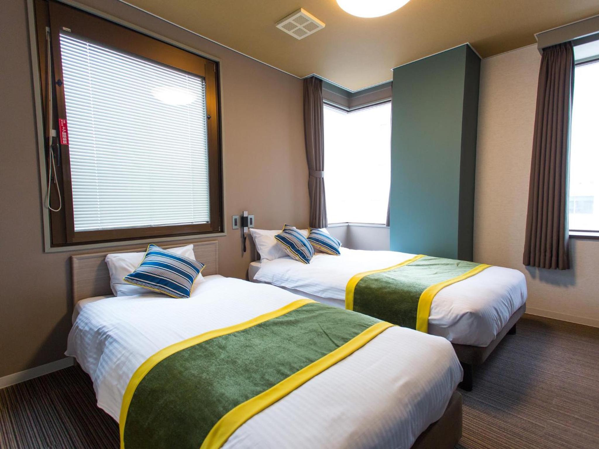 Twin Room - Non-Smoking photo 3