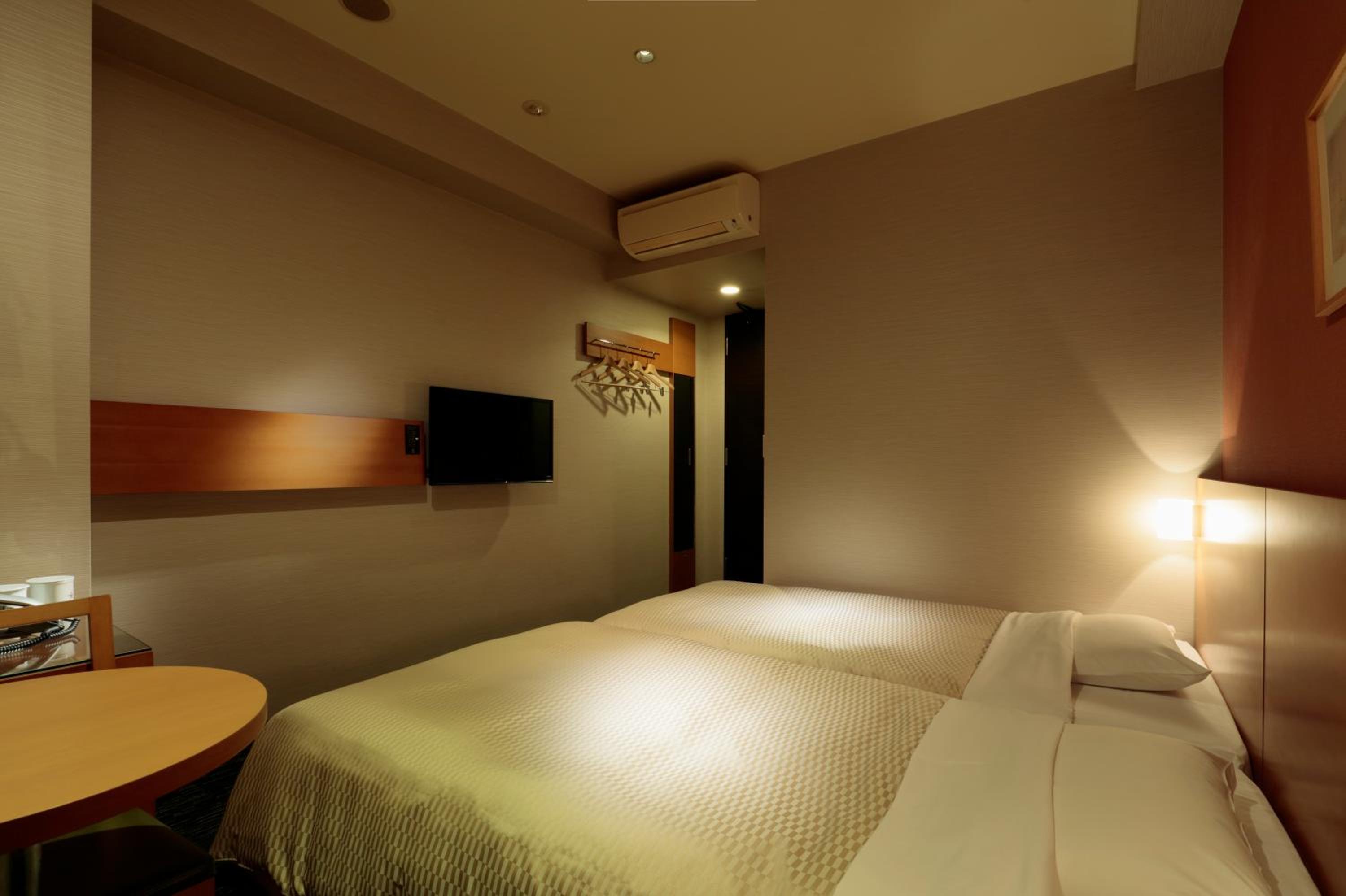 Twin Room - Non-Smoking - Photo 7