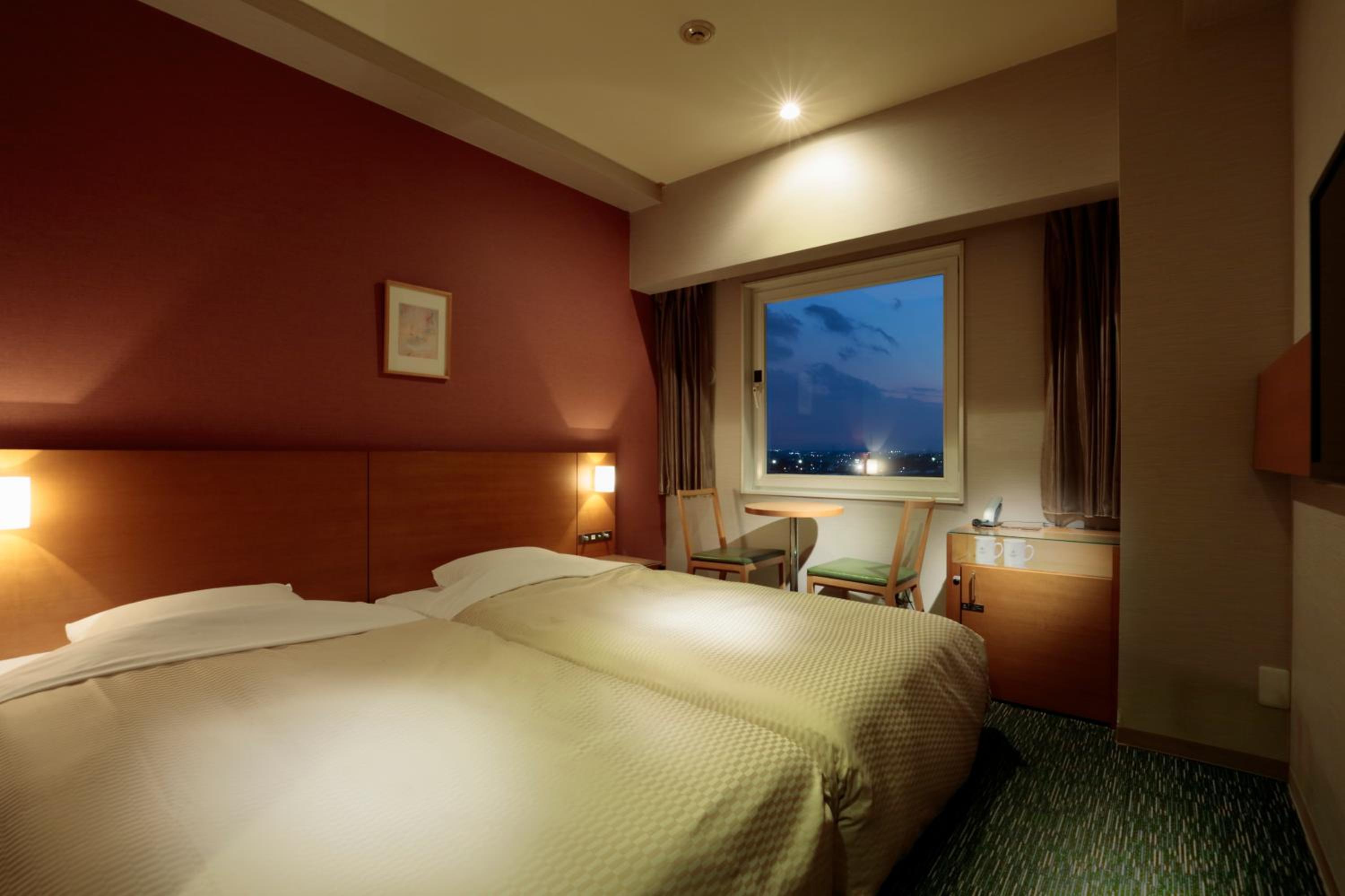 Twin Room - Non-Smoking - Photo 6