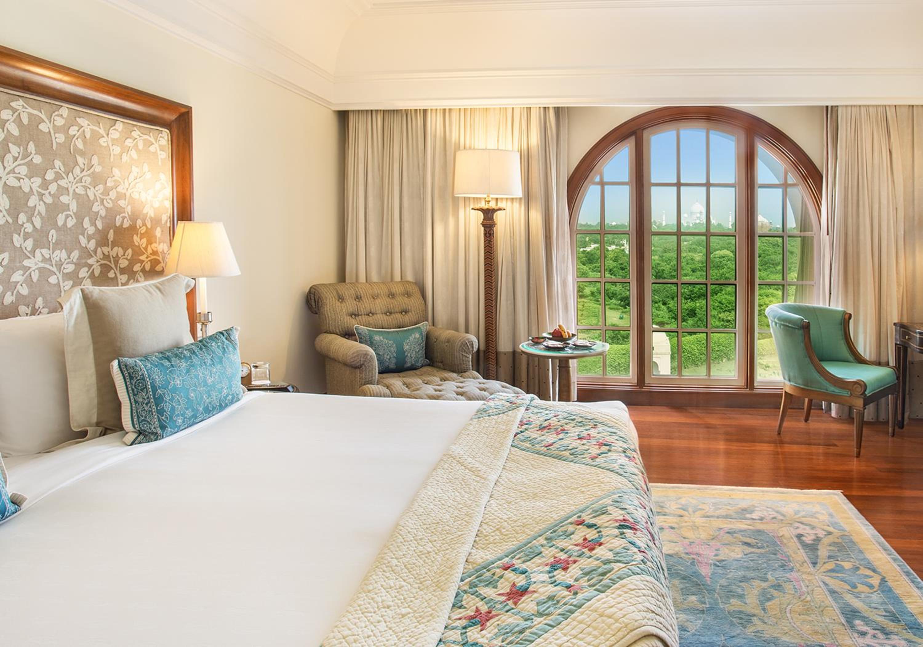 Deluxe Suite with Taj Mahal View