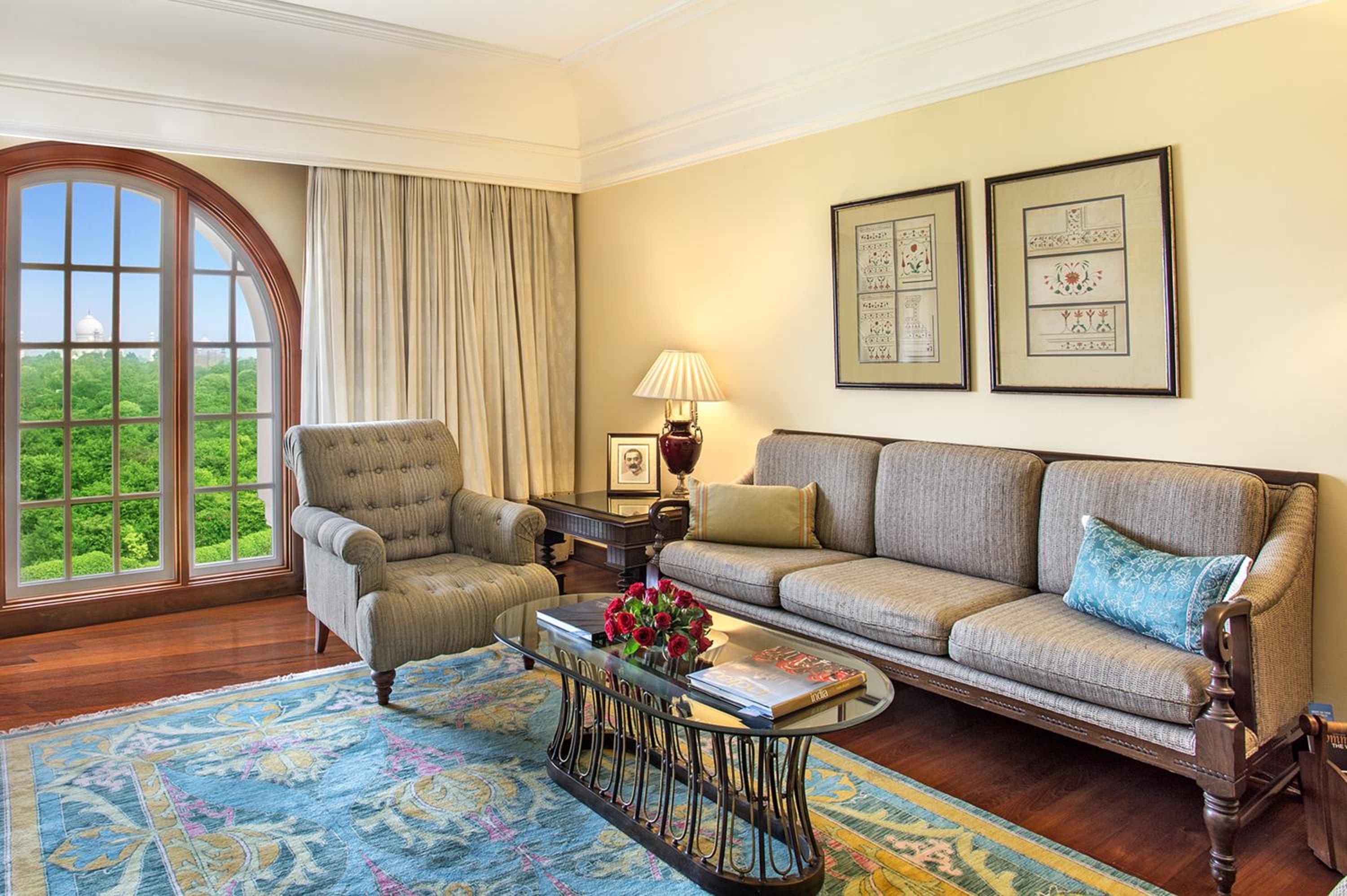 Deluxe Suite with Taj Mahal View thumbnail 5