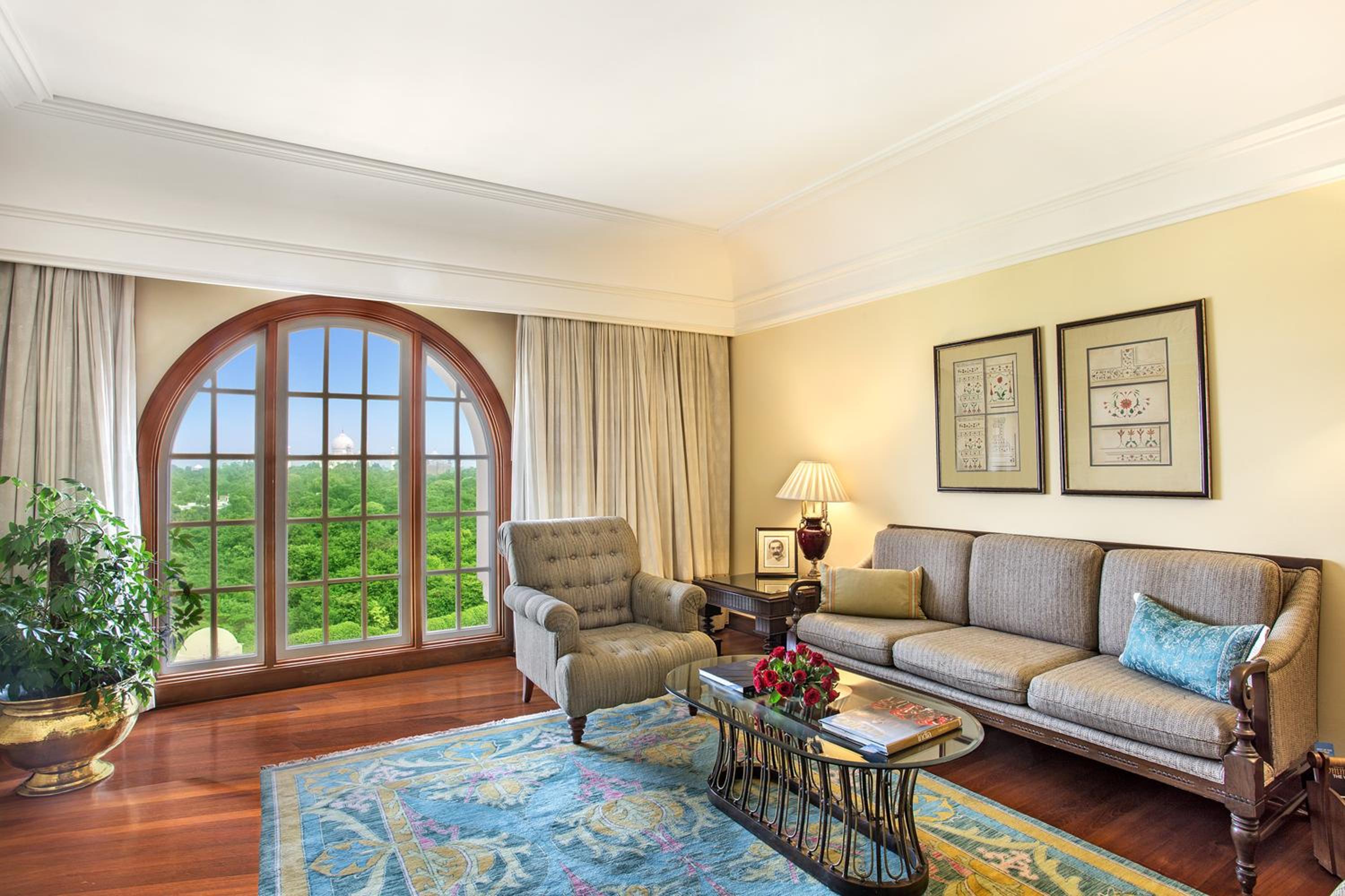 Deluxe Suite with Taj Mahal View