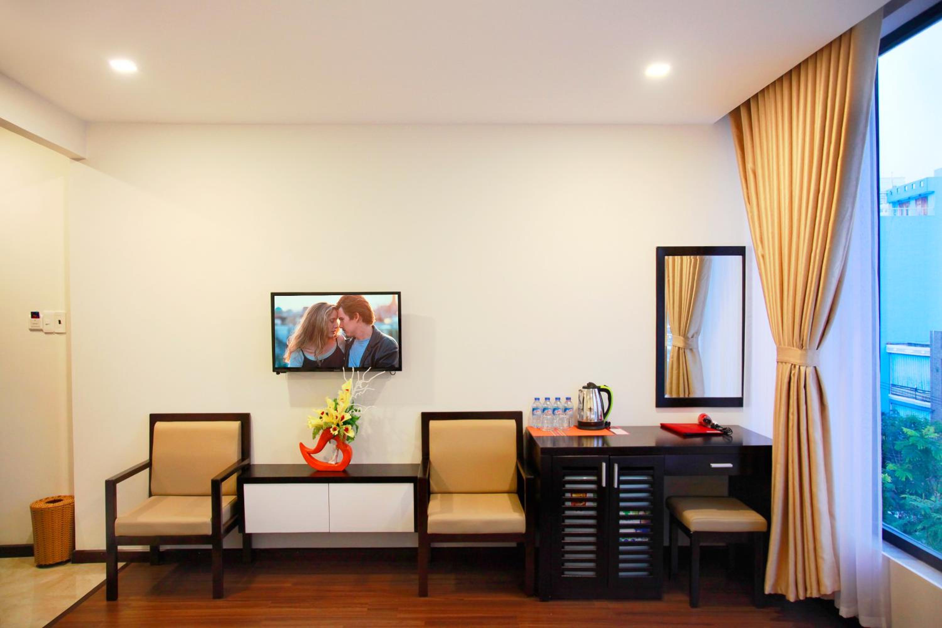 Standard Family Room - Photo 3