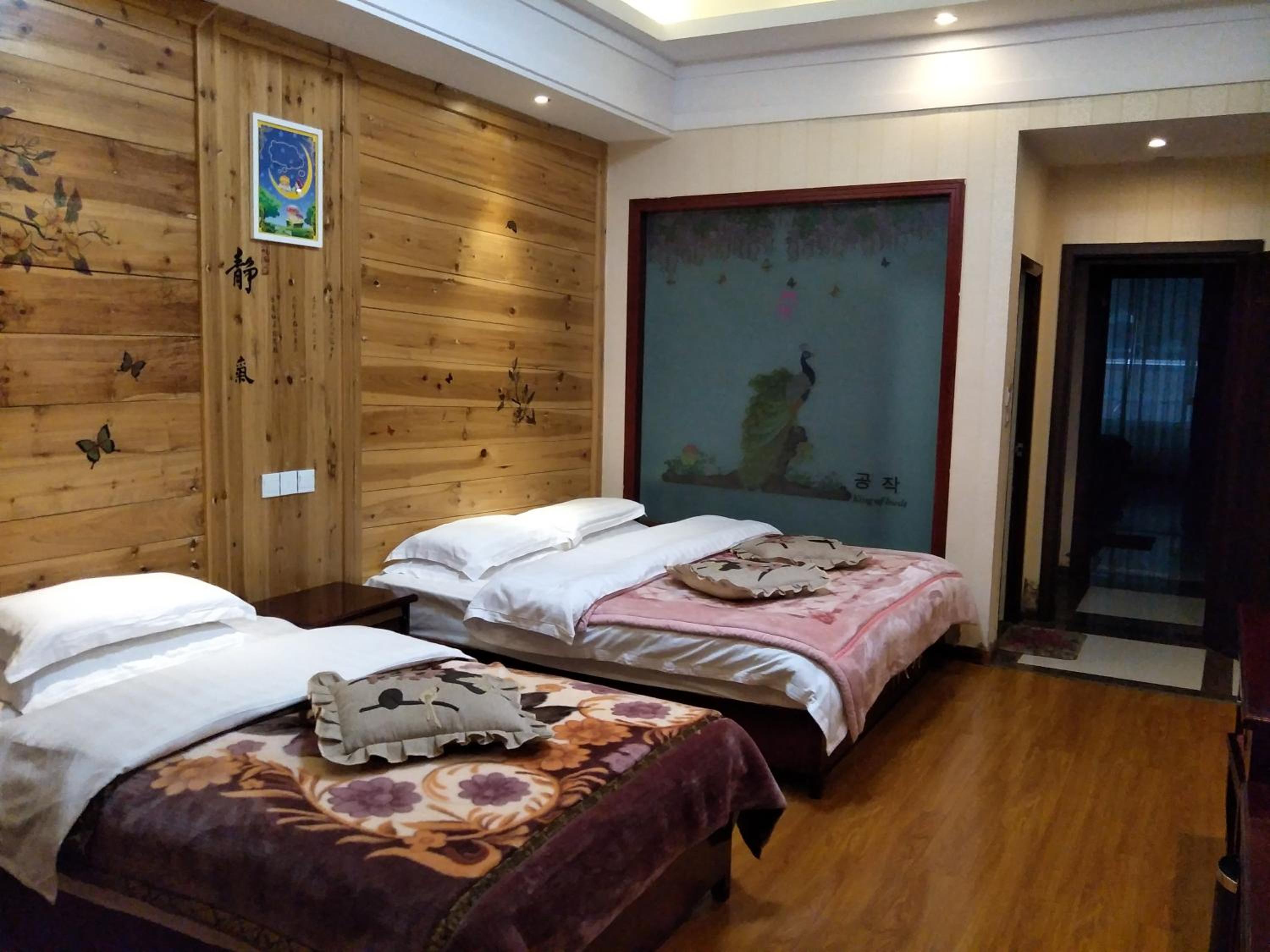 Comfort Family Room - Photo 3