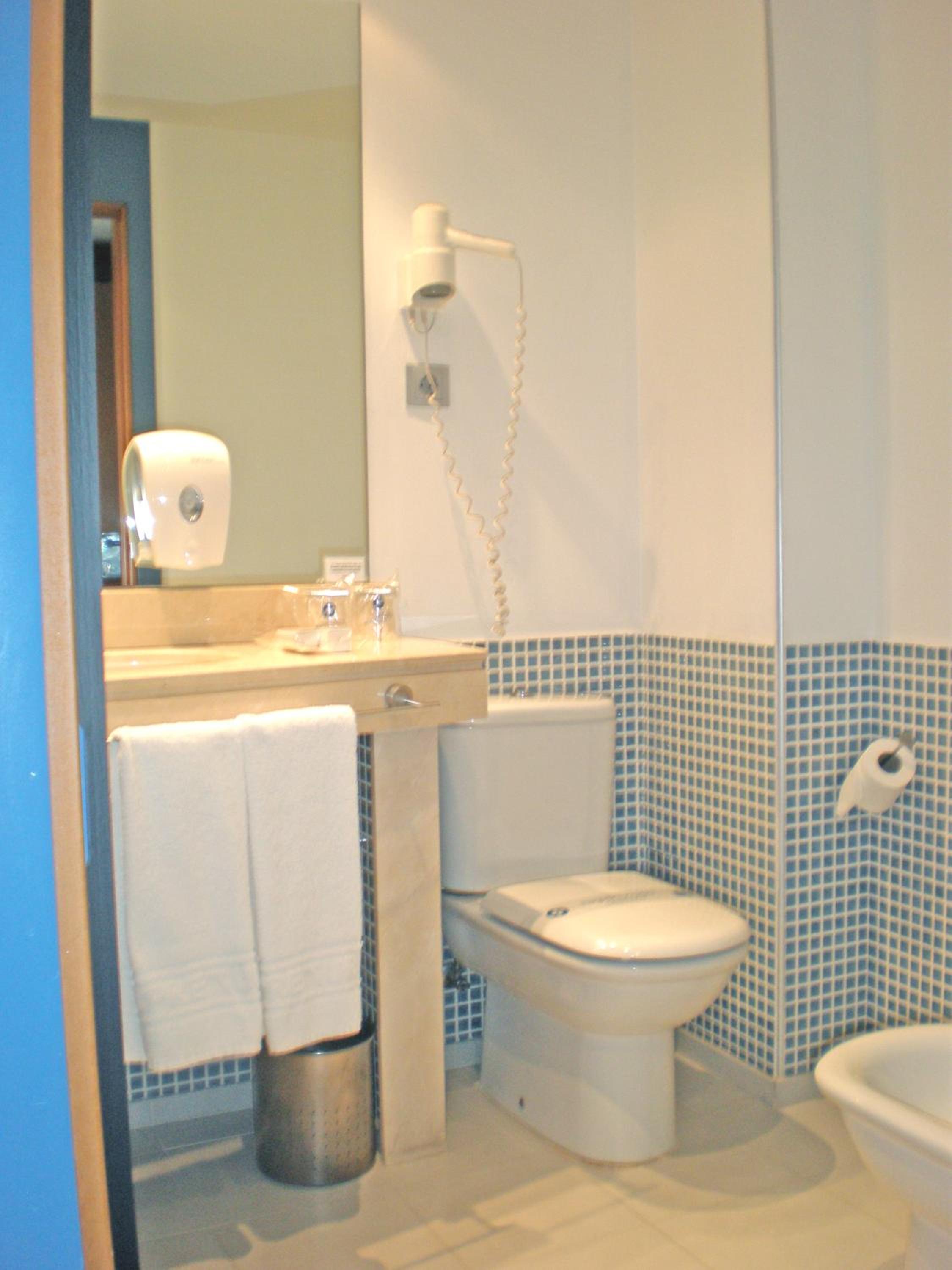 Double or Twin Room (1 Adult) - Photo 6
