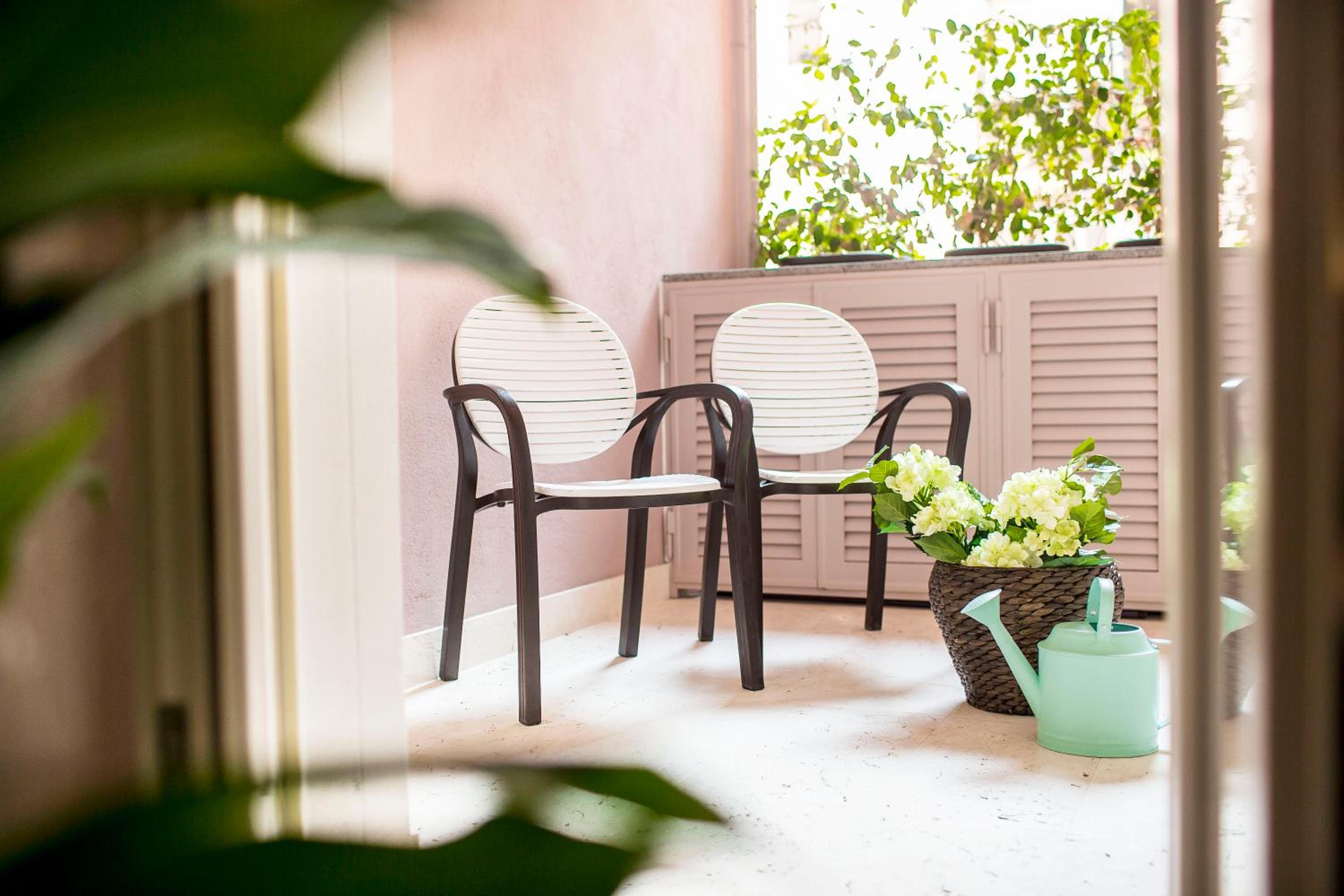 Deluxe One-Bedroom Apartment photo 2