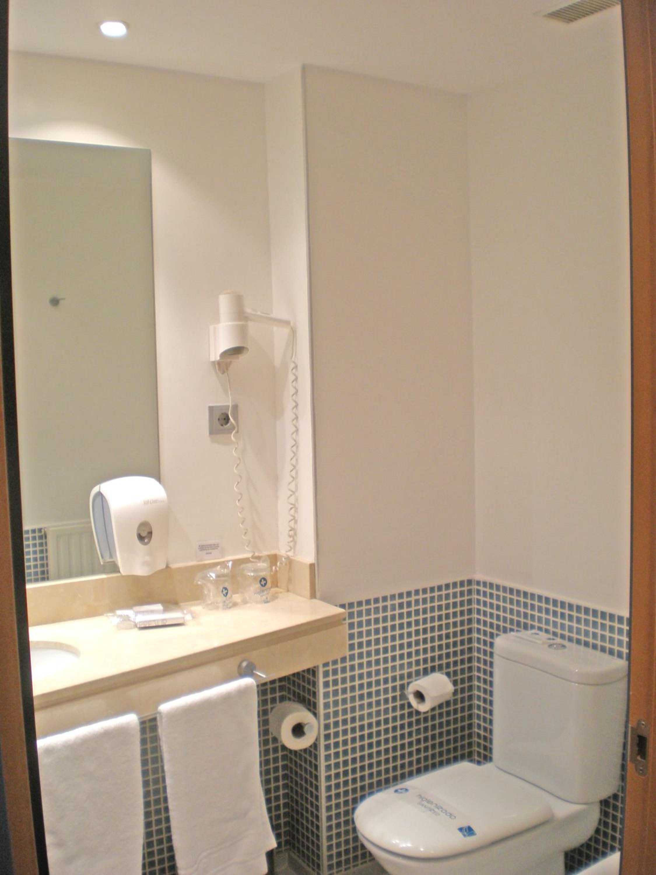 Double or Twin Room (1 Adult) - Photo 4