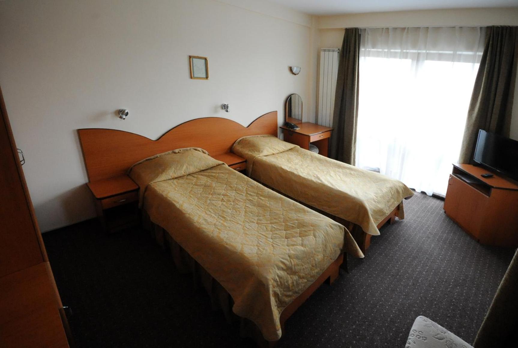 Twin Room - Photo 2