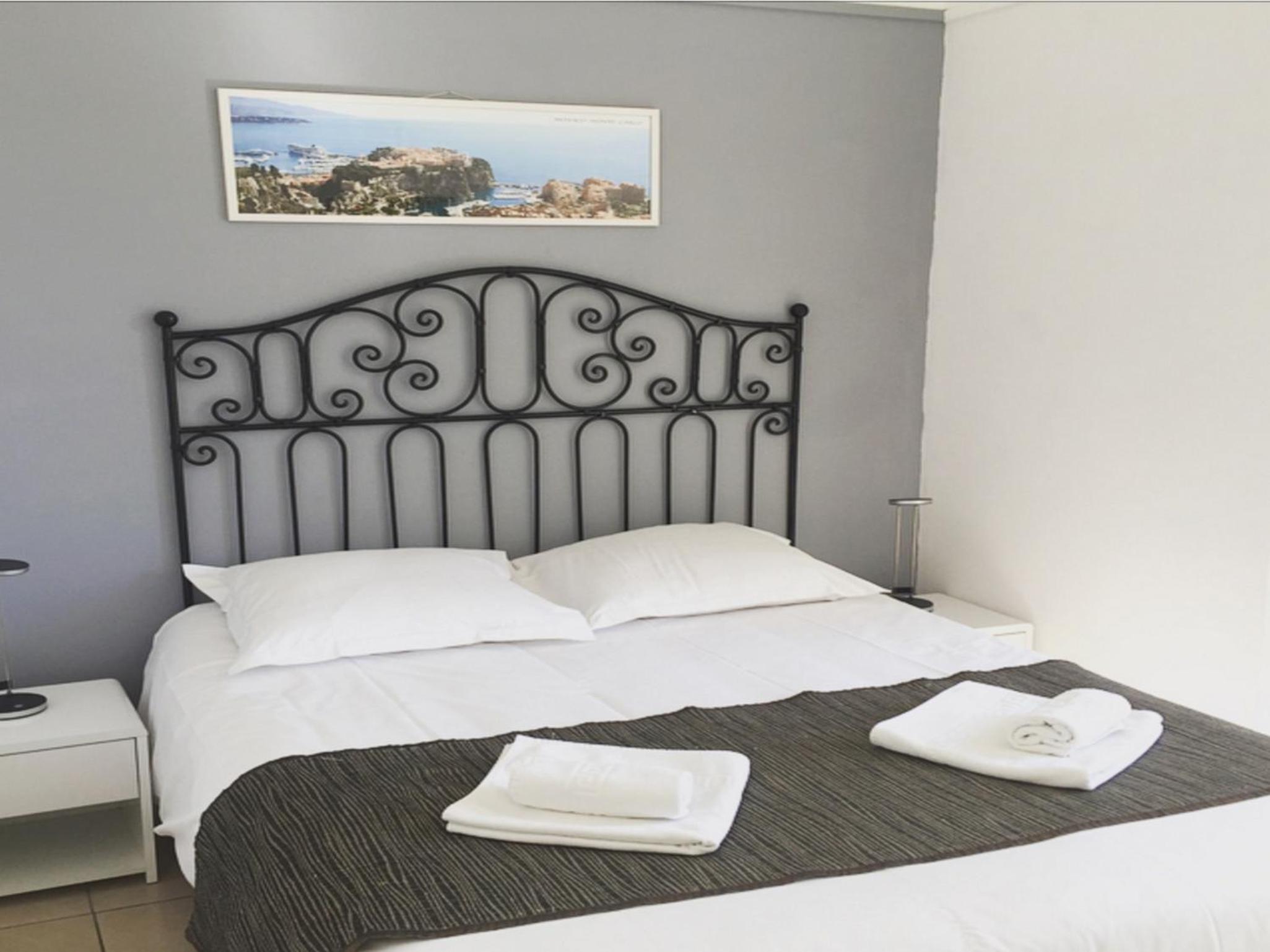 Double Room - Photo 7