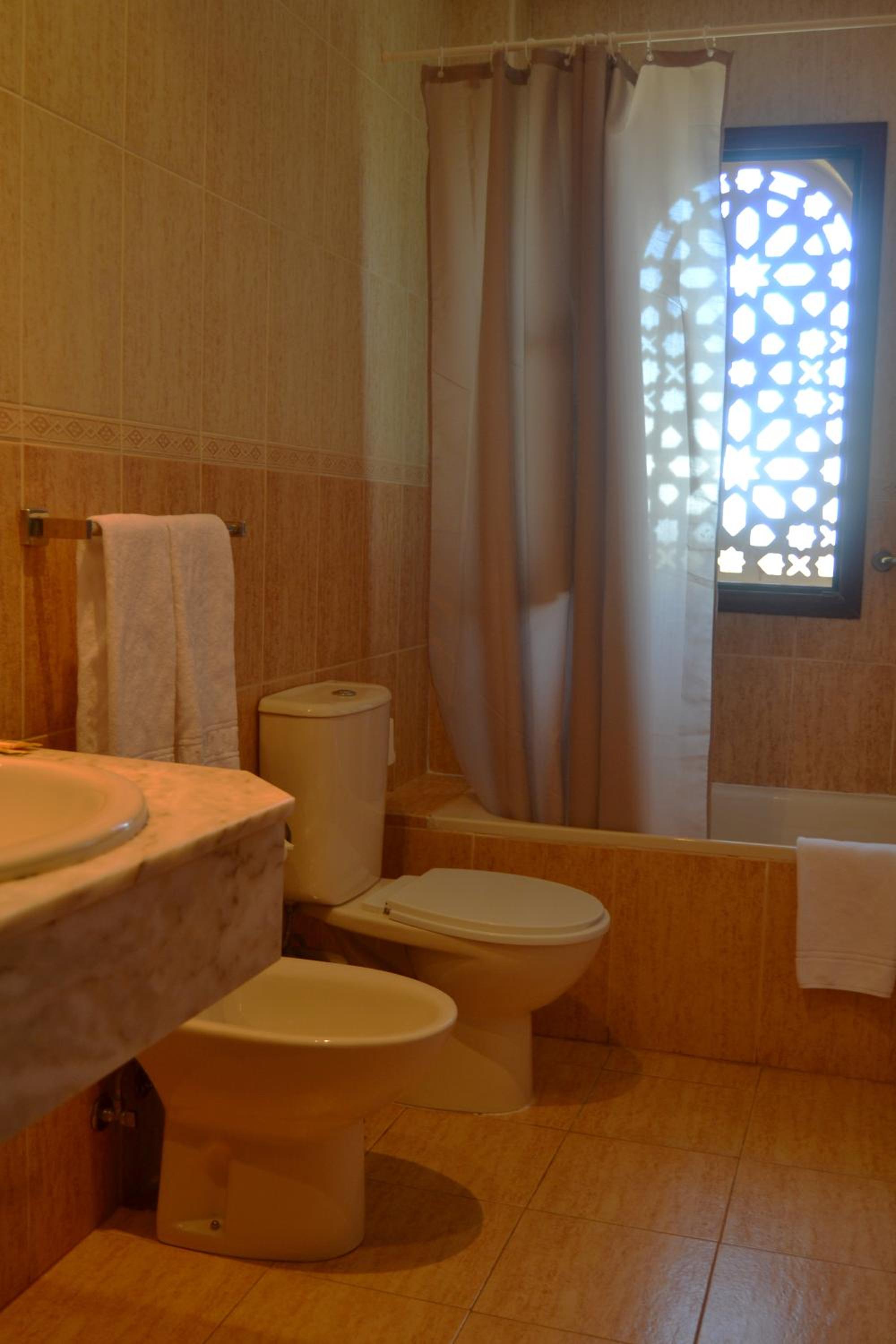 Triple Room (2 Adults + 1 Child) photo 2