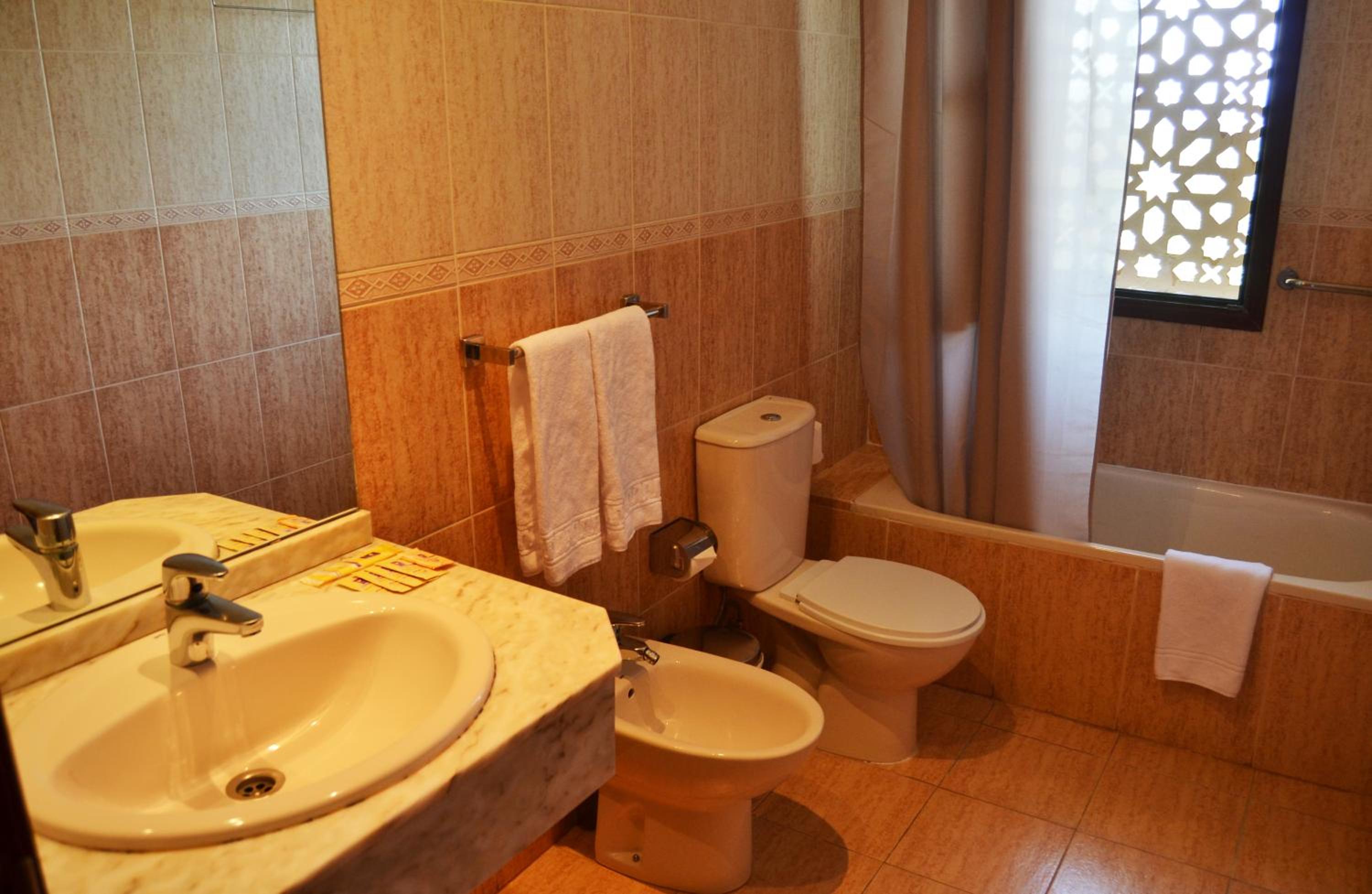 Triple Room (2 Adults + 1 Child) photo 3