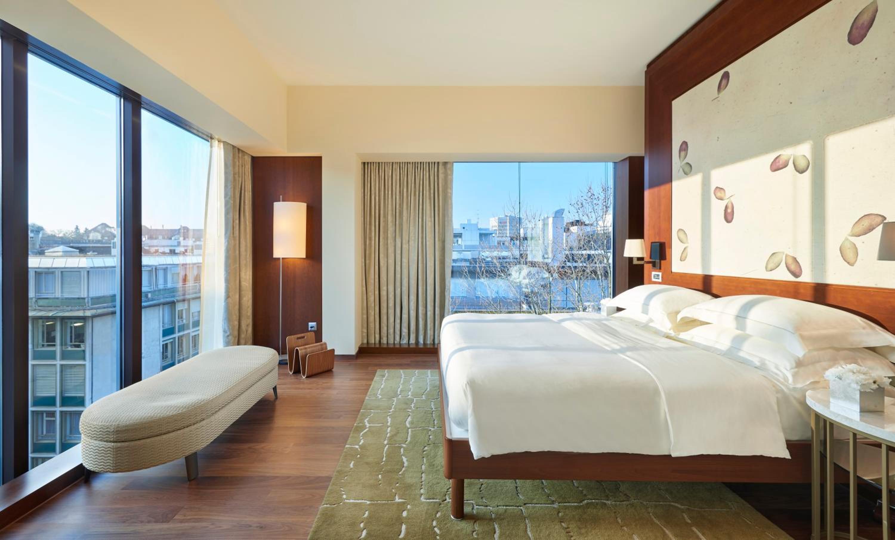 Corner Suite thumbnail 6