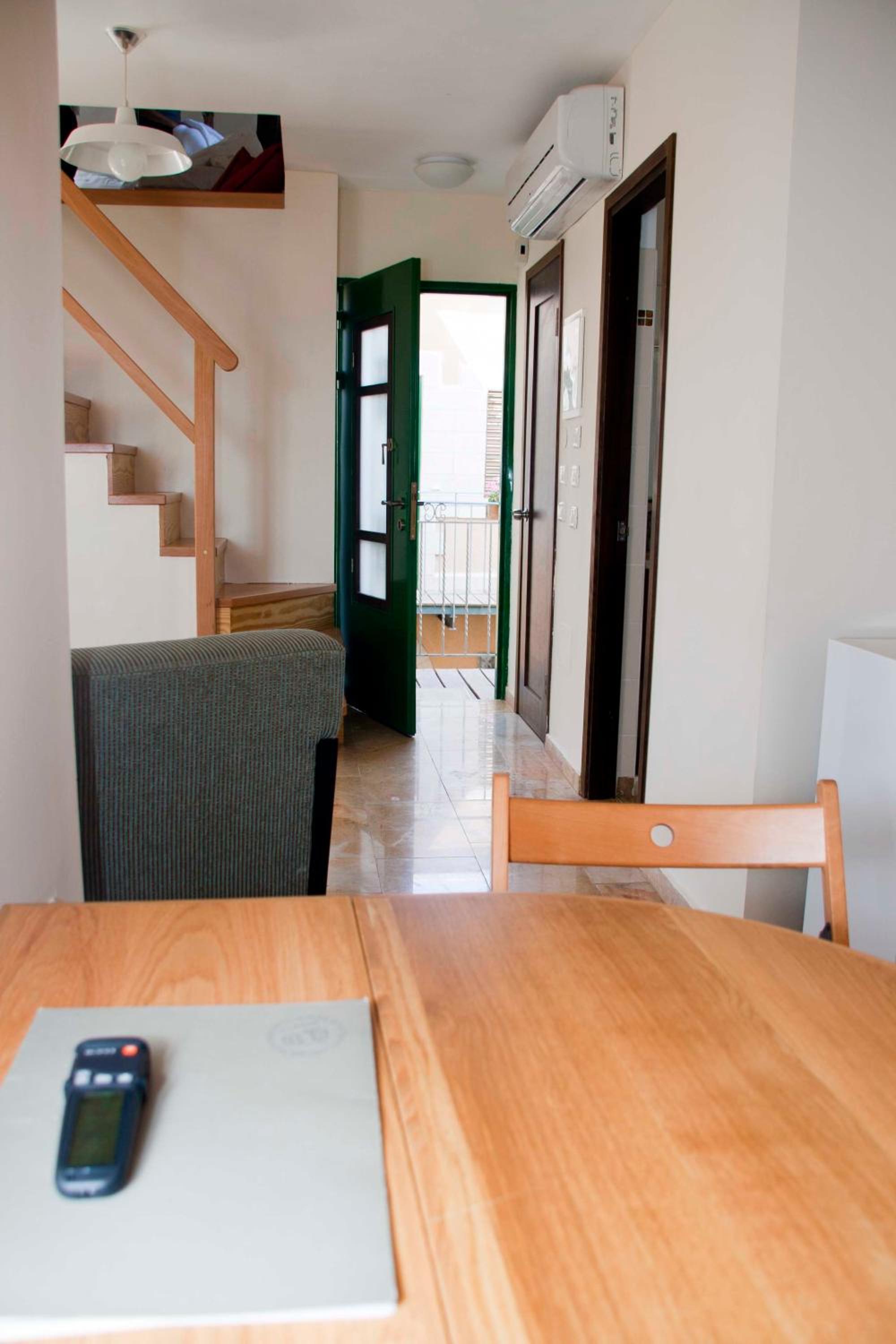 Family Studio with Mezzanine and Balcony - Photo 11