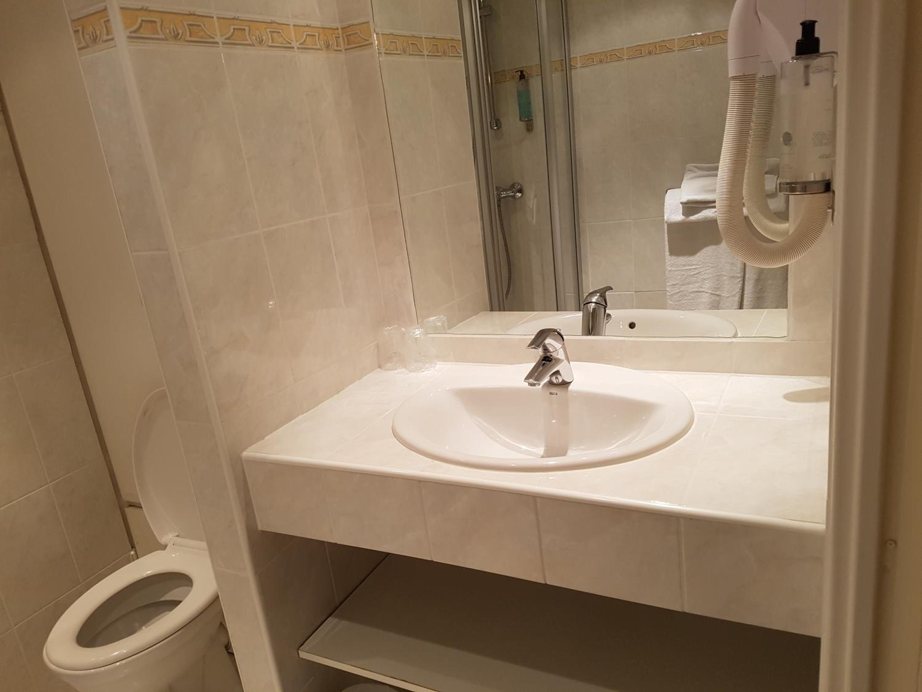 Twin Room with Shower photo 3