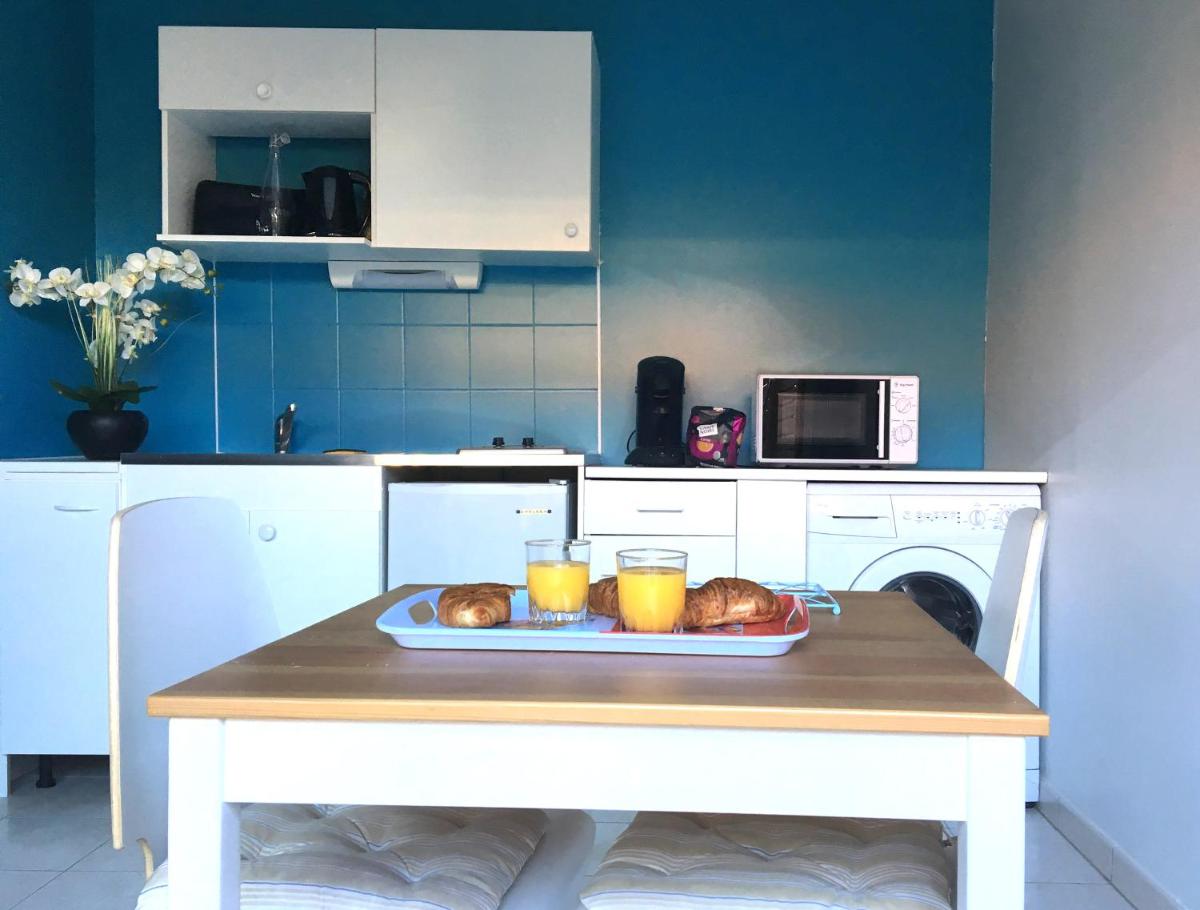 Apartment with Terrace photo 2