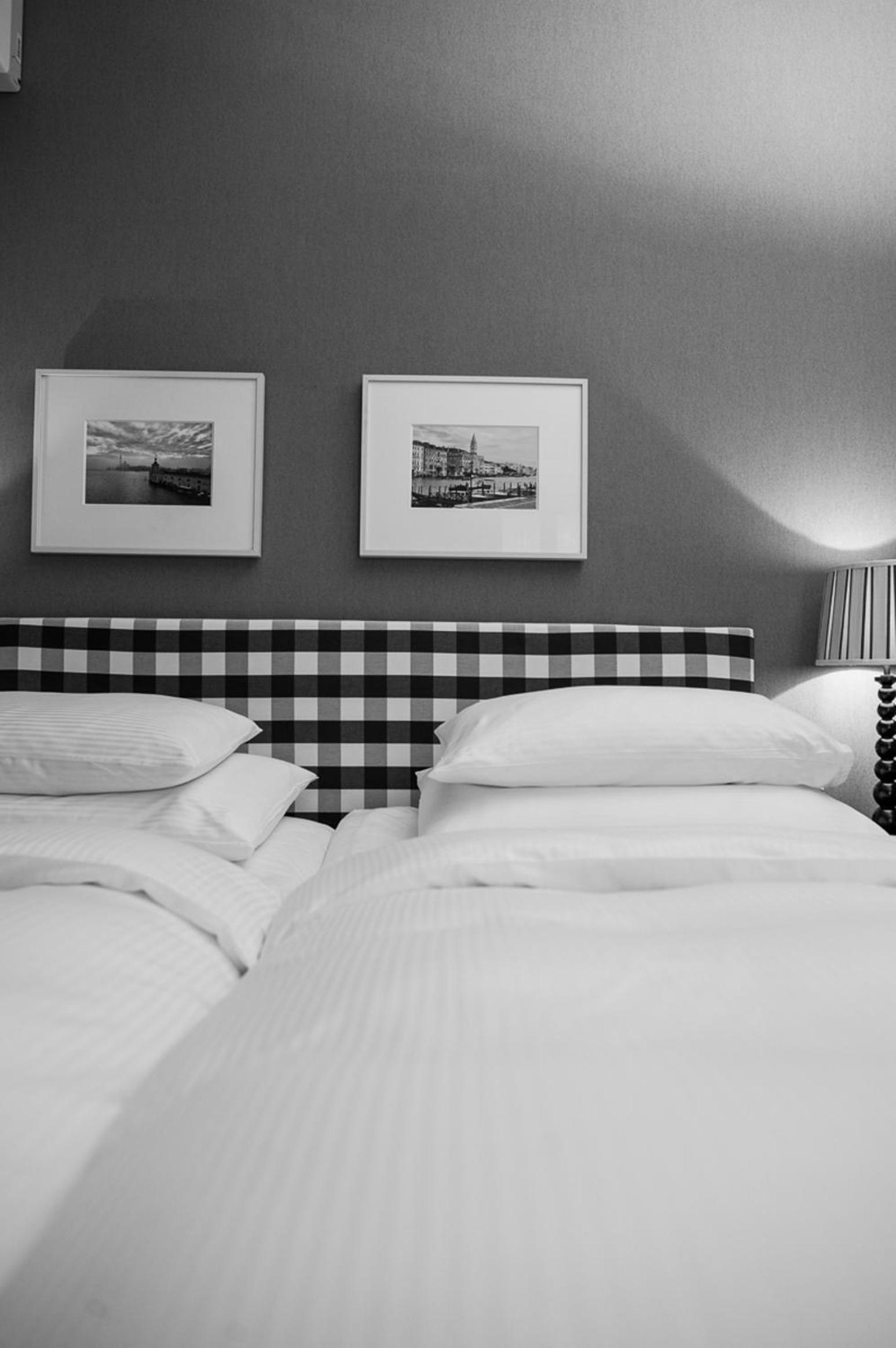 Classic Double Room thumbnail 6