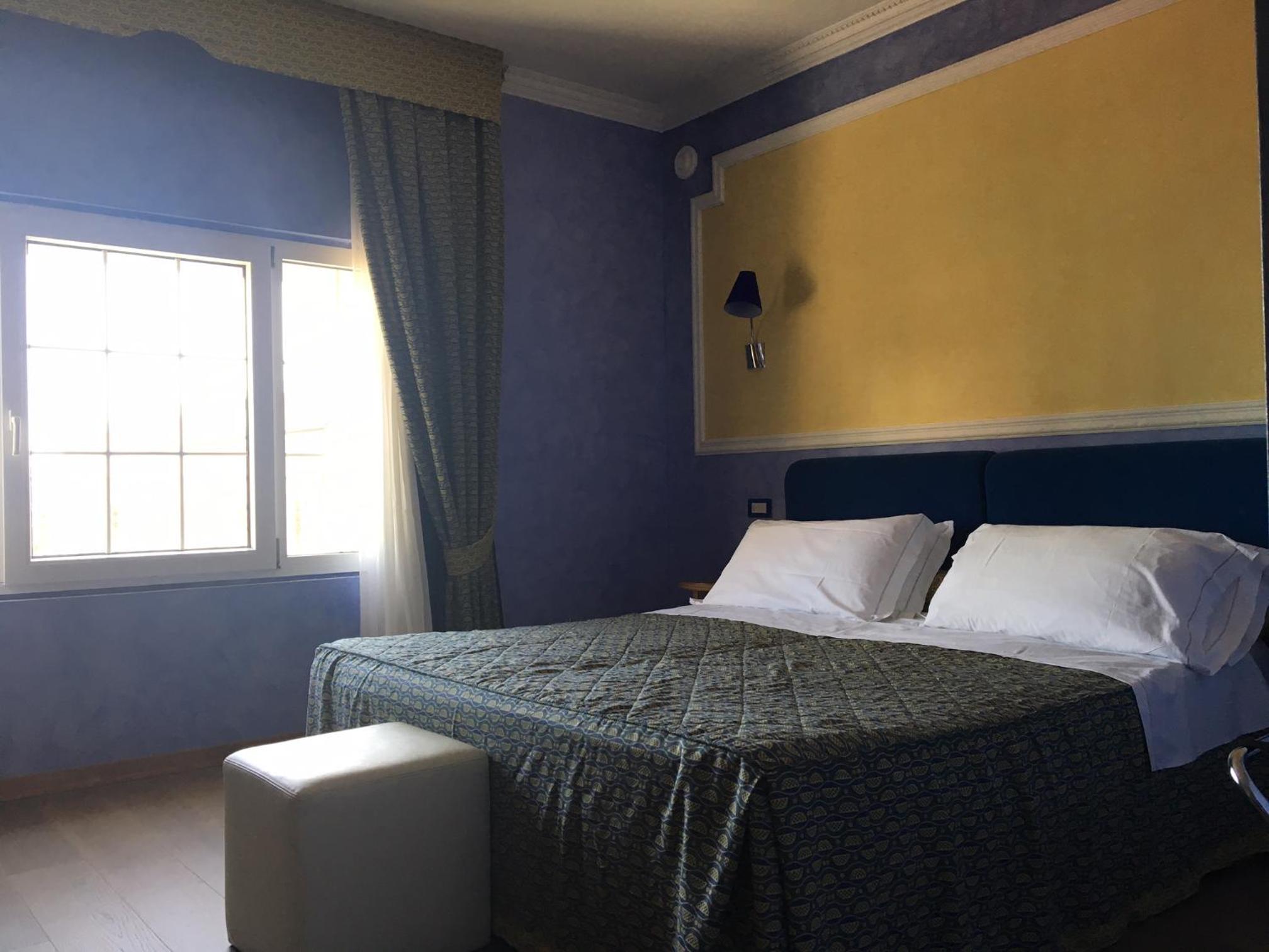 Standard Double or Twin Room - Photo 2