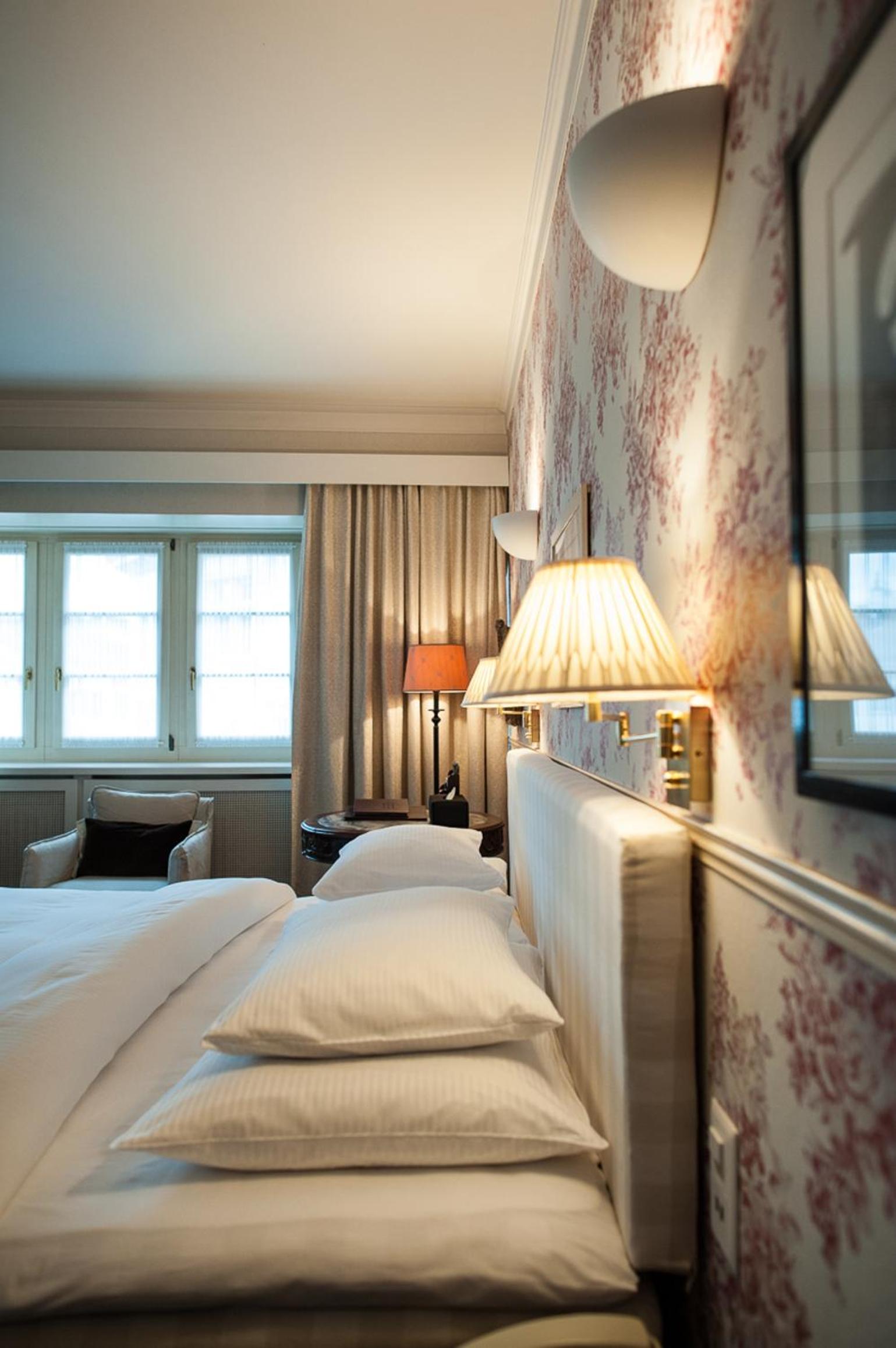 Superior Corner Room